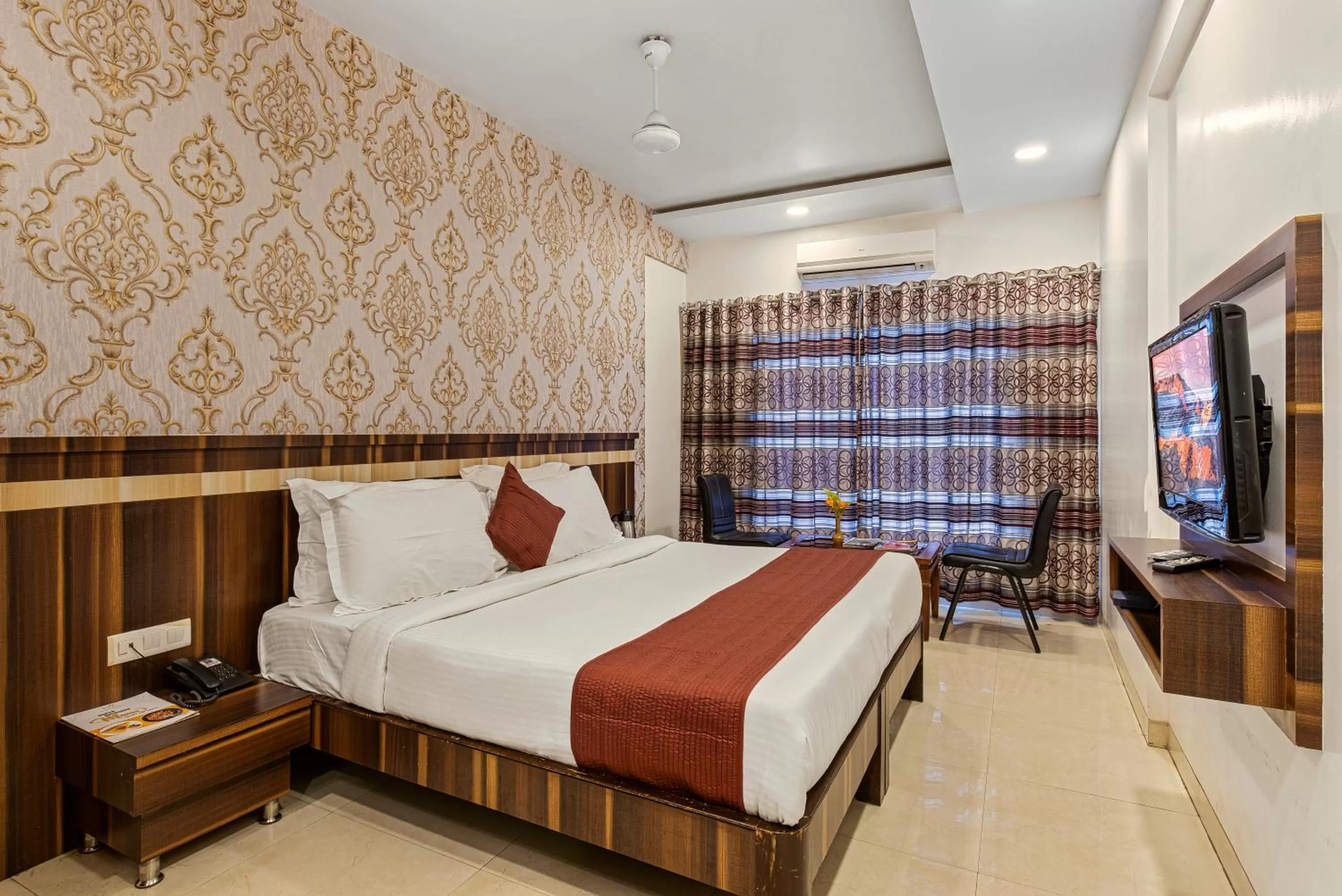 TV and multimedia, Bed in Mayur Retreat & Spa