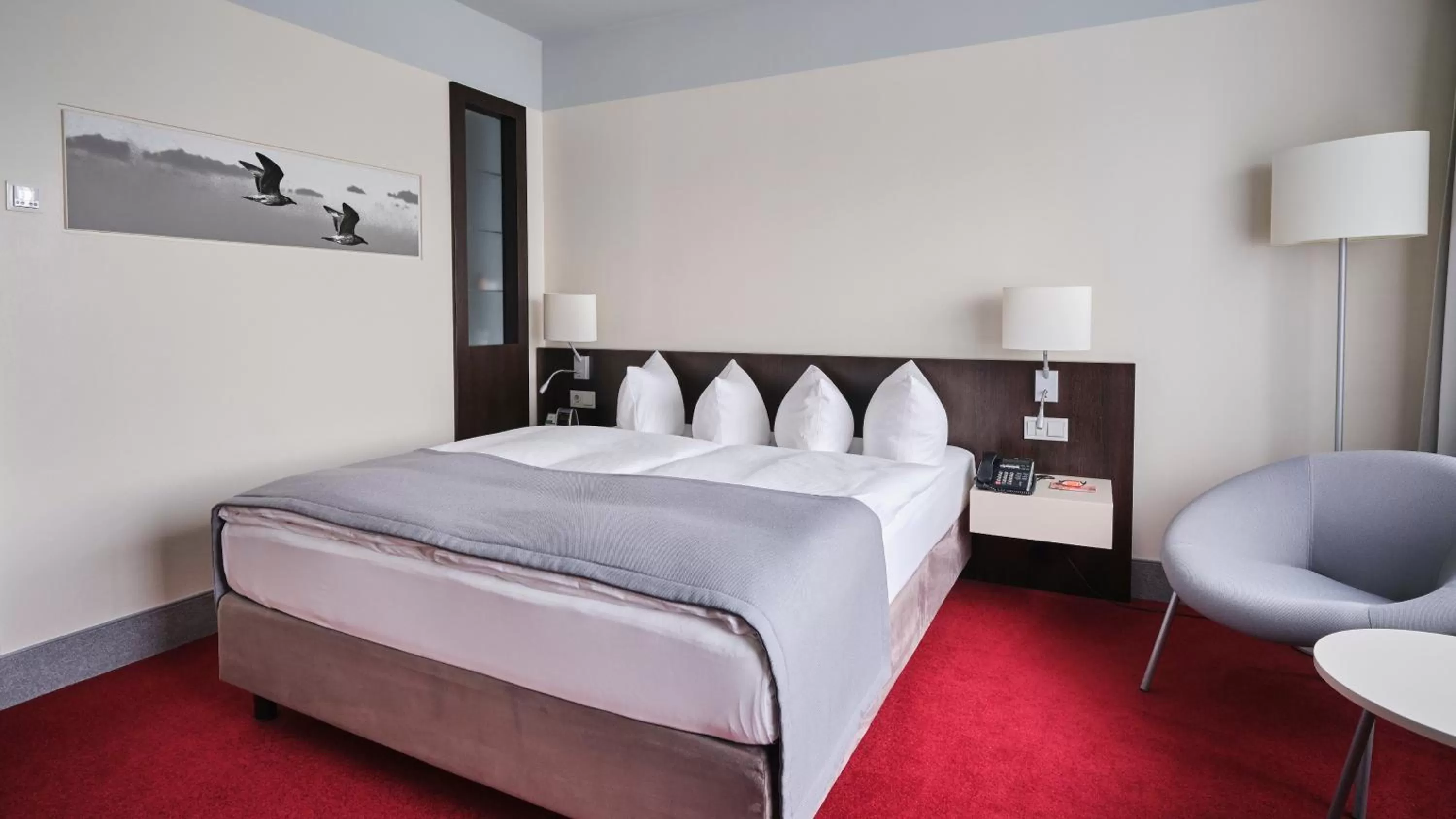 Photo of the whole room, Bed in Holiday Inn Berlin Airport - Conference Centre by IHG