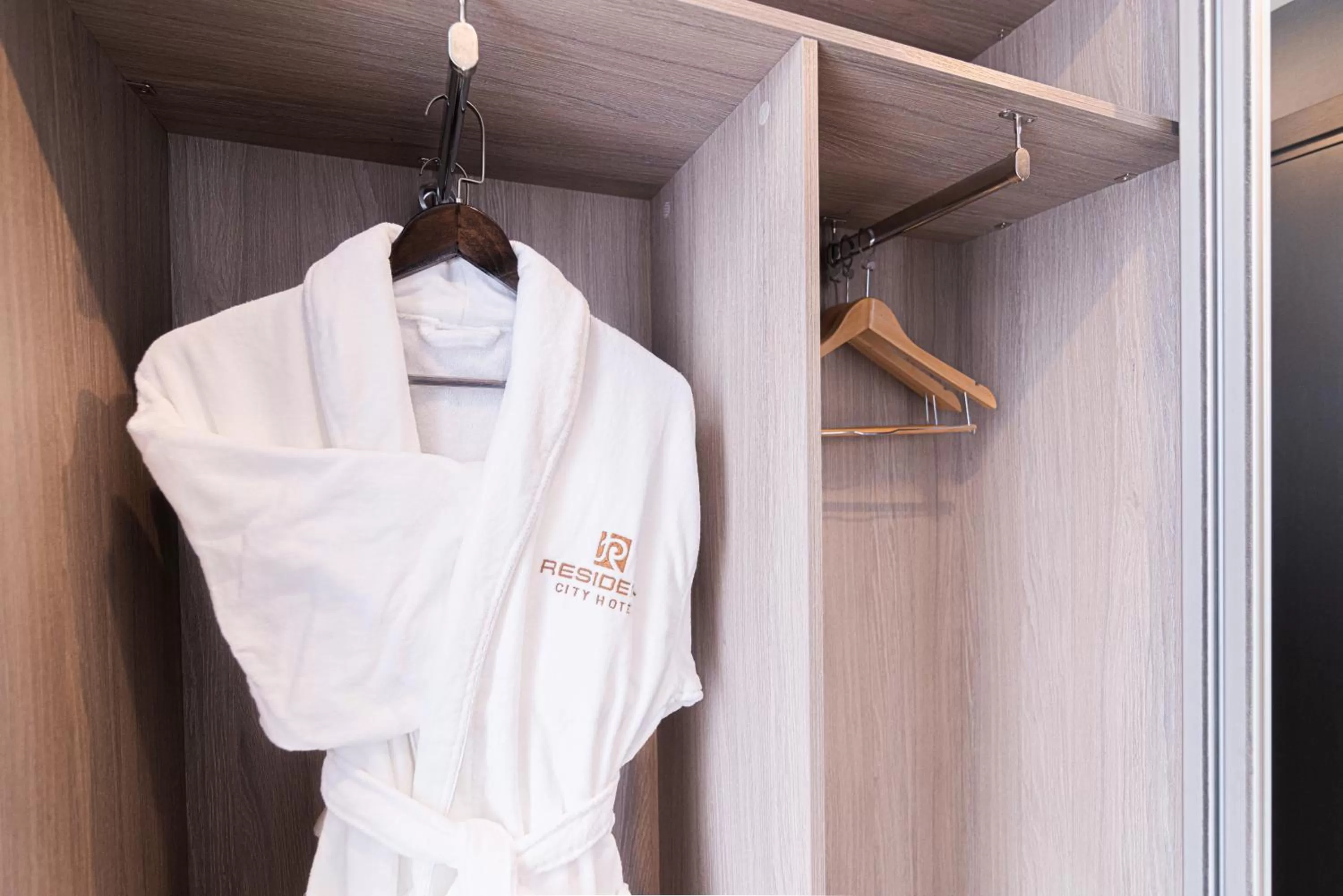 wardrobe in Resident City Hotel