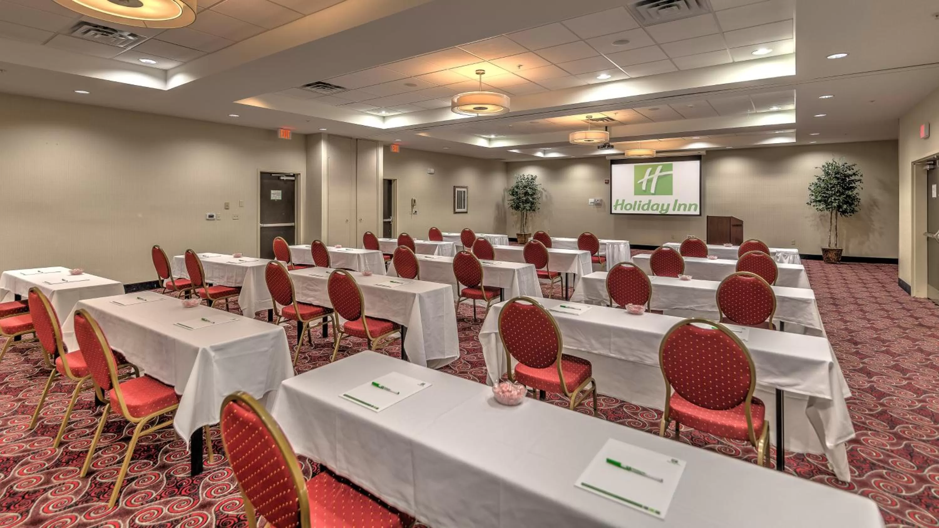 Meeting/conference room in Holiday Inn North Quail Springs by IHG