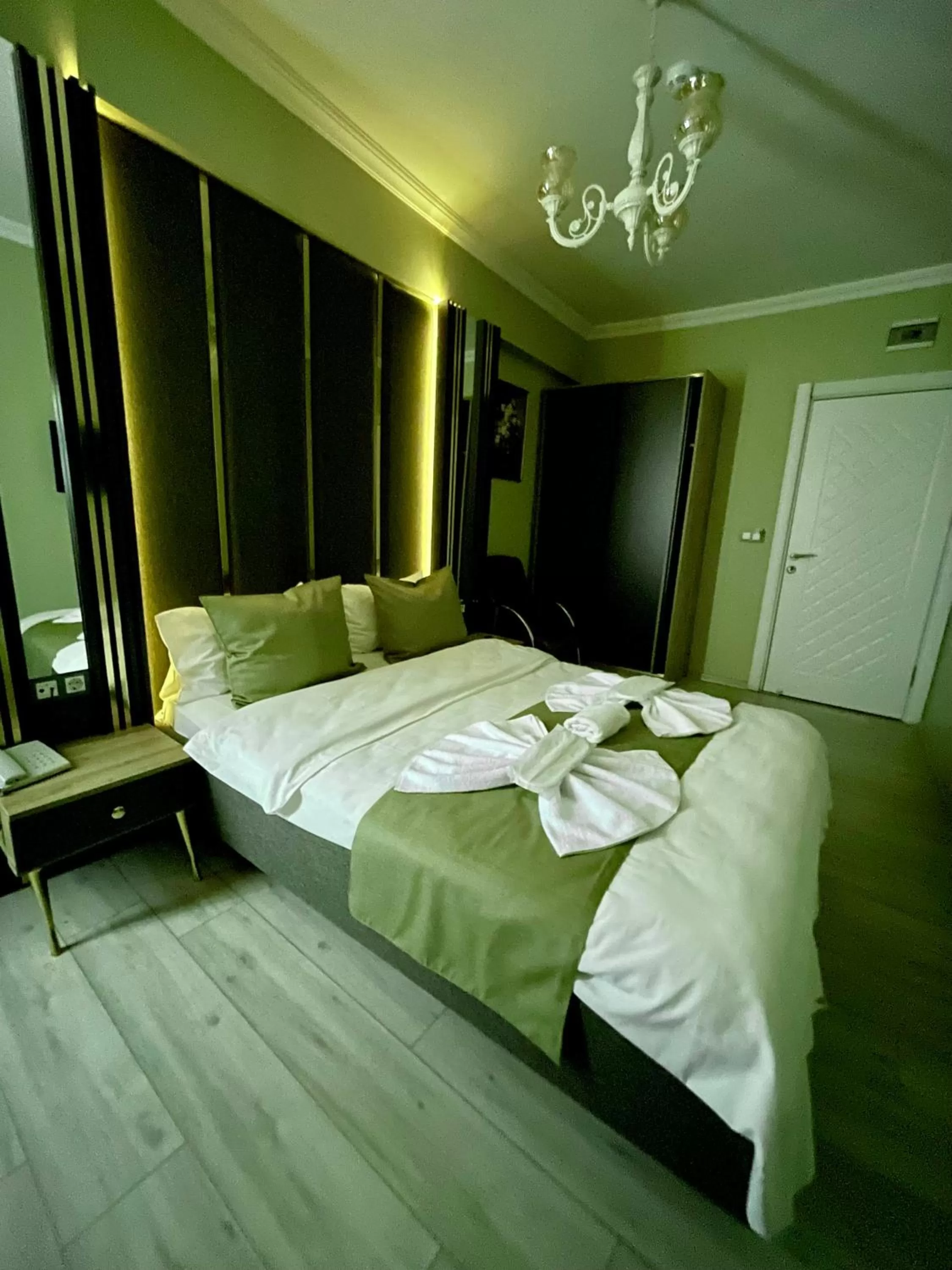 Bedroom, Bed in New Taksim Hotel