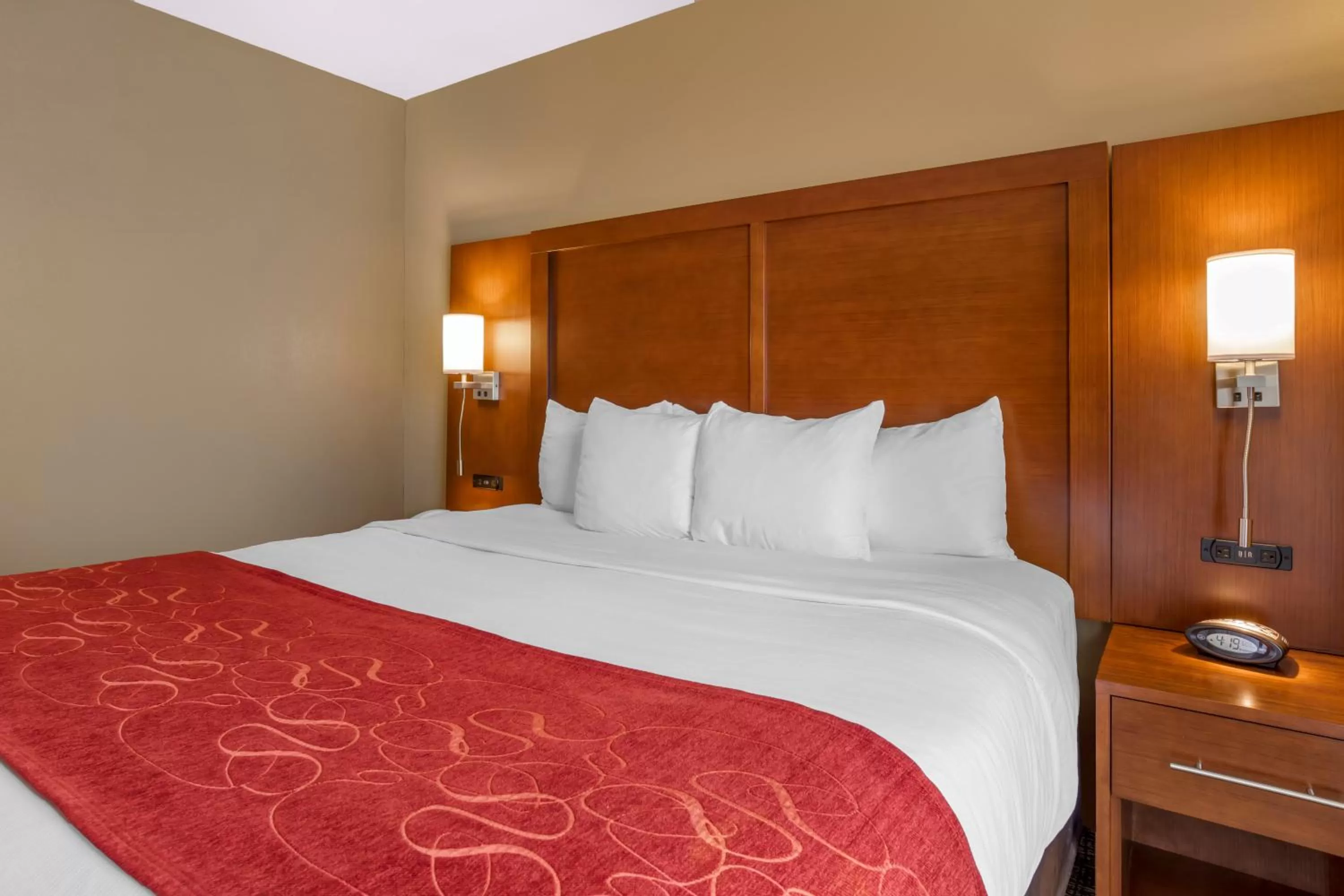 Bed in Comfort Suites Knoxville North