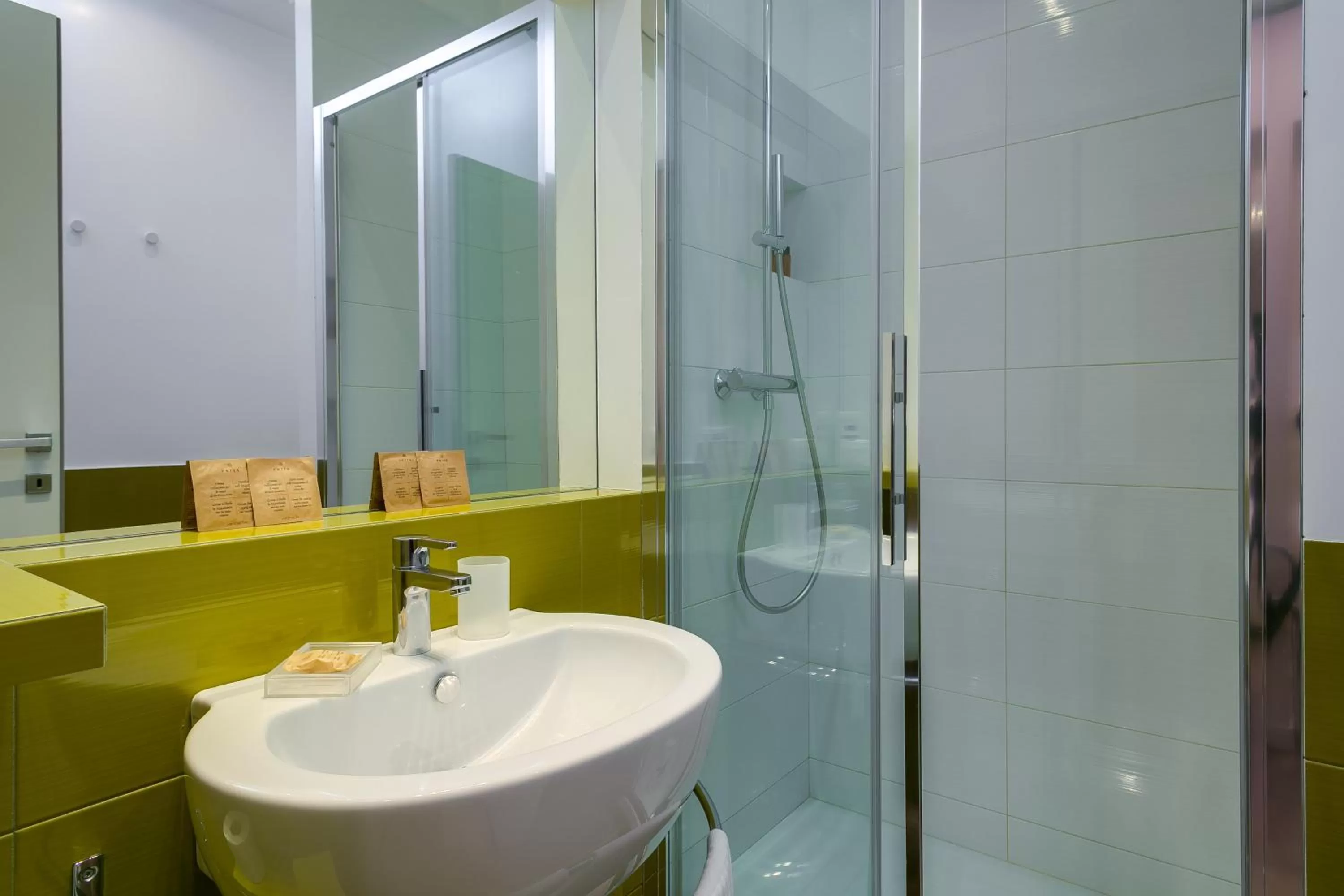 Shower in Zefiro Home