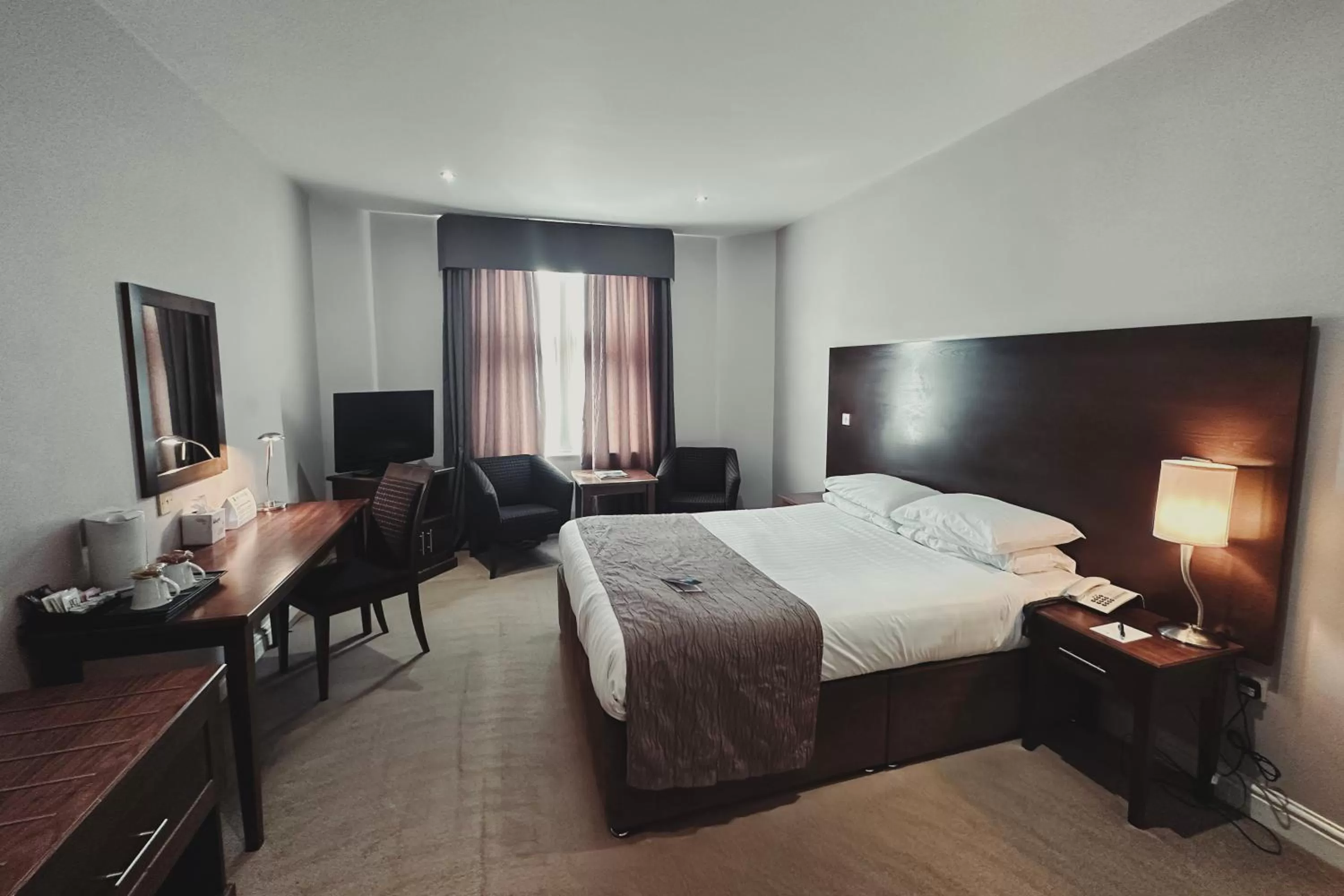 Bedroom, Bed in Cave Castle Hotel