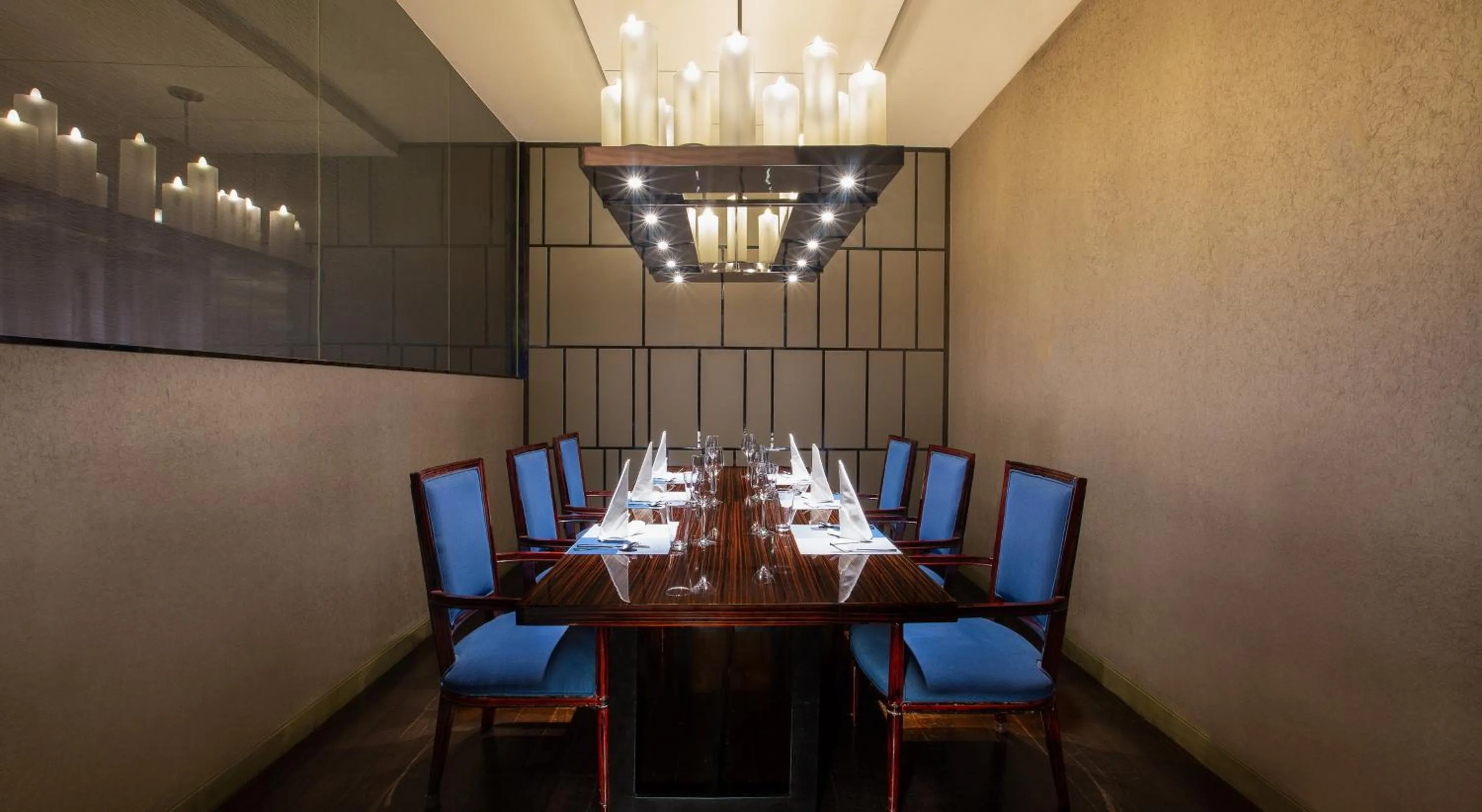 Restaurant/places to eat in Crowne Plaza Shenzhen Longgang City Centre by IHG