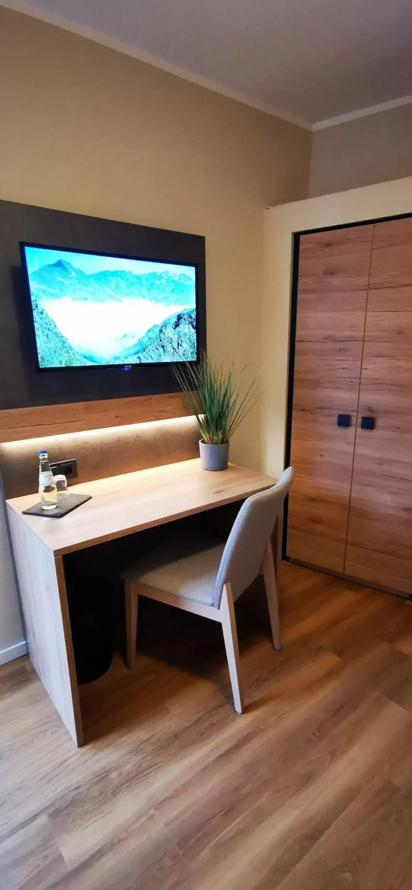 Standard Single Room with Shower - single occupancy in Atelier Hotel Essen-City Standard Single Room with Shower - single occupancy in Atelier Hotel Essen-City