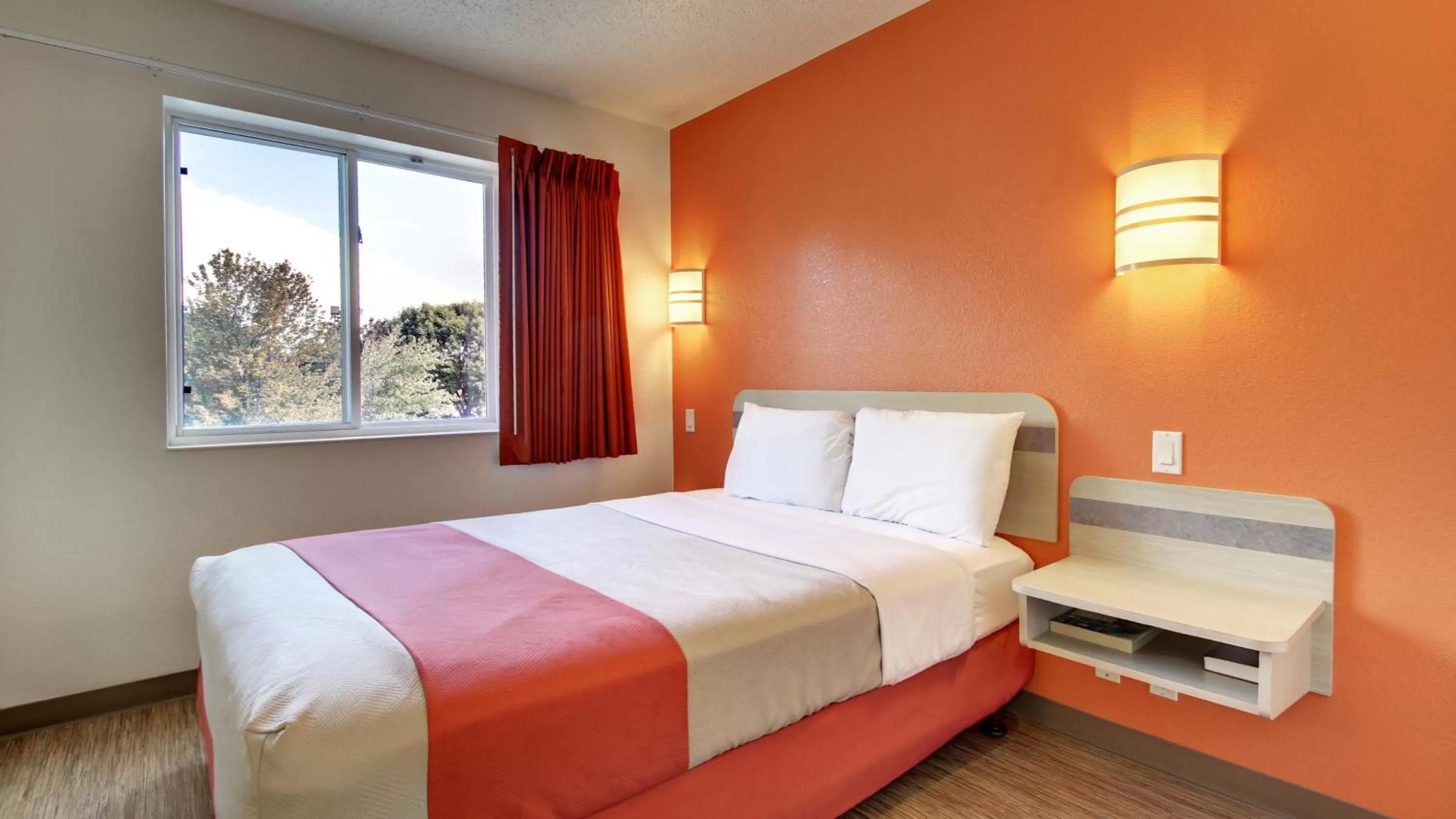 Bedroom, Bed in Motel 6-Springfield, IL I-55 I-72