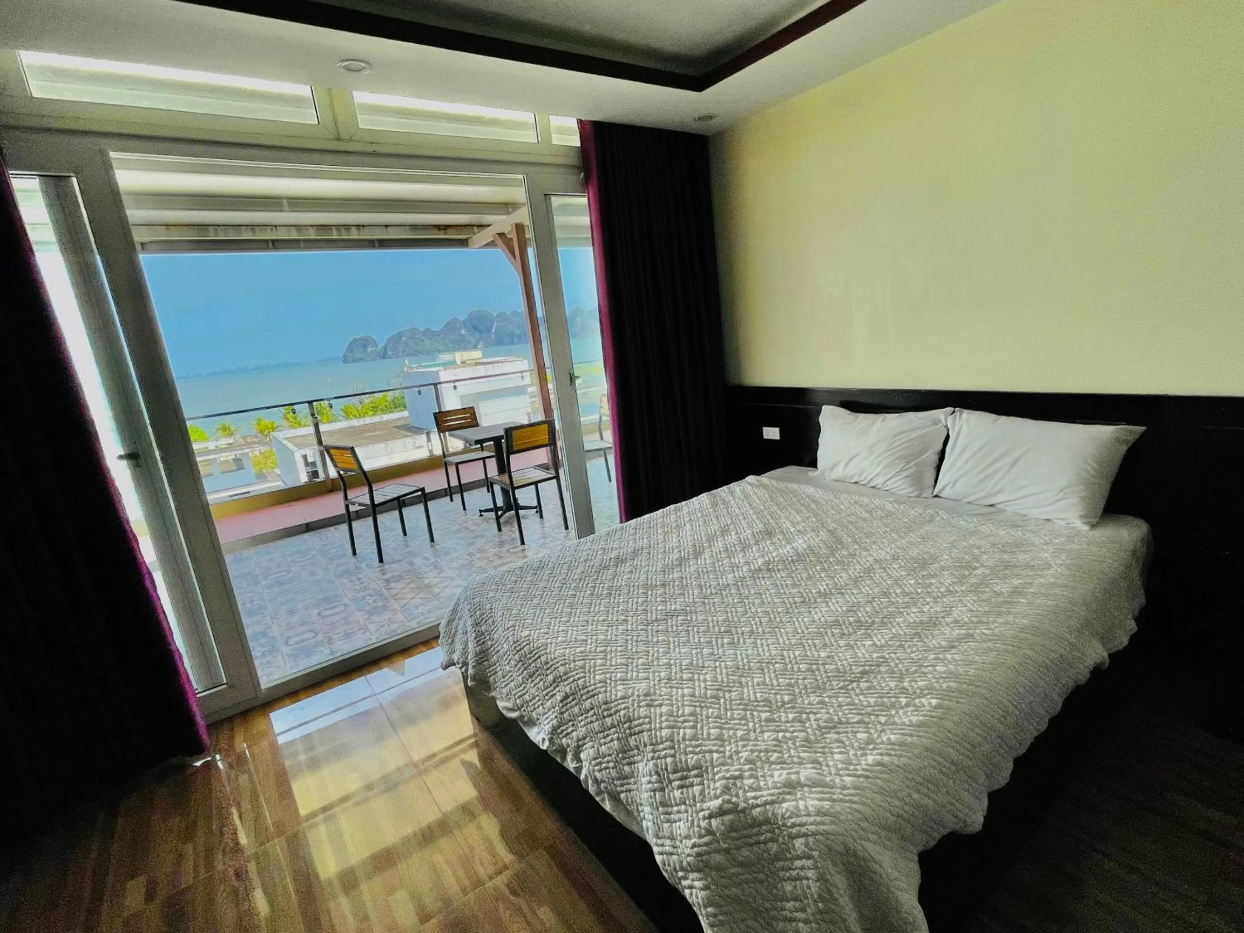 Bed in Tuan Chau Havana Hotel