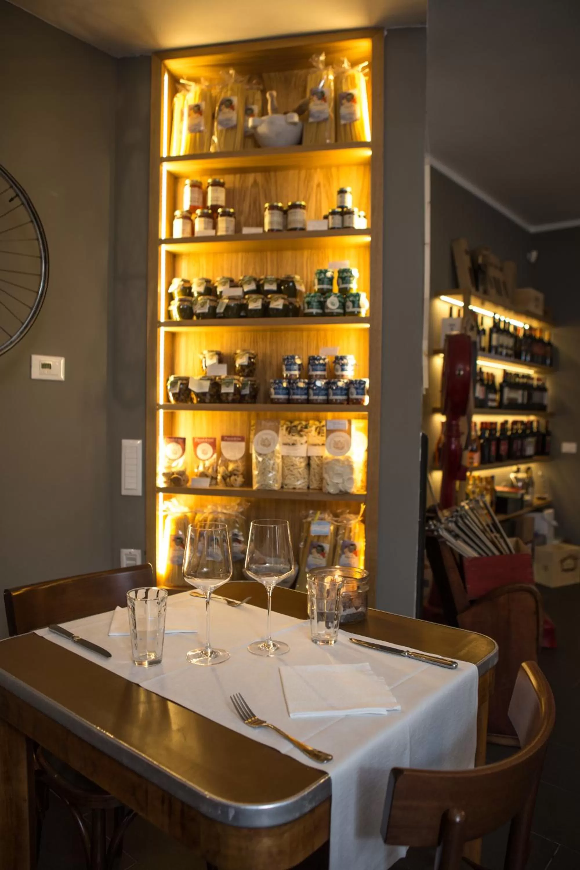 Restaurant/places to eat in Hotel Abetaia