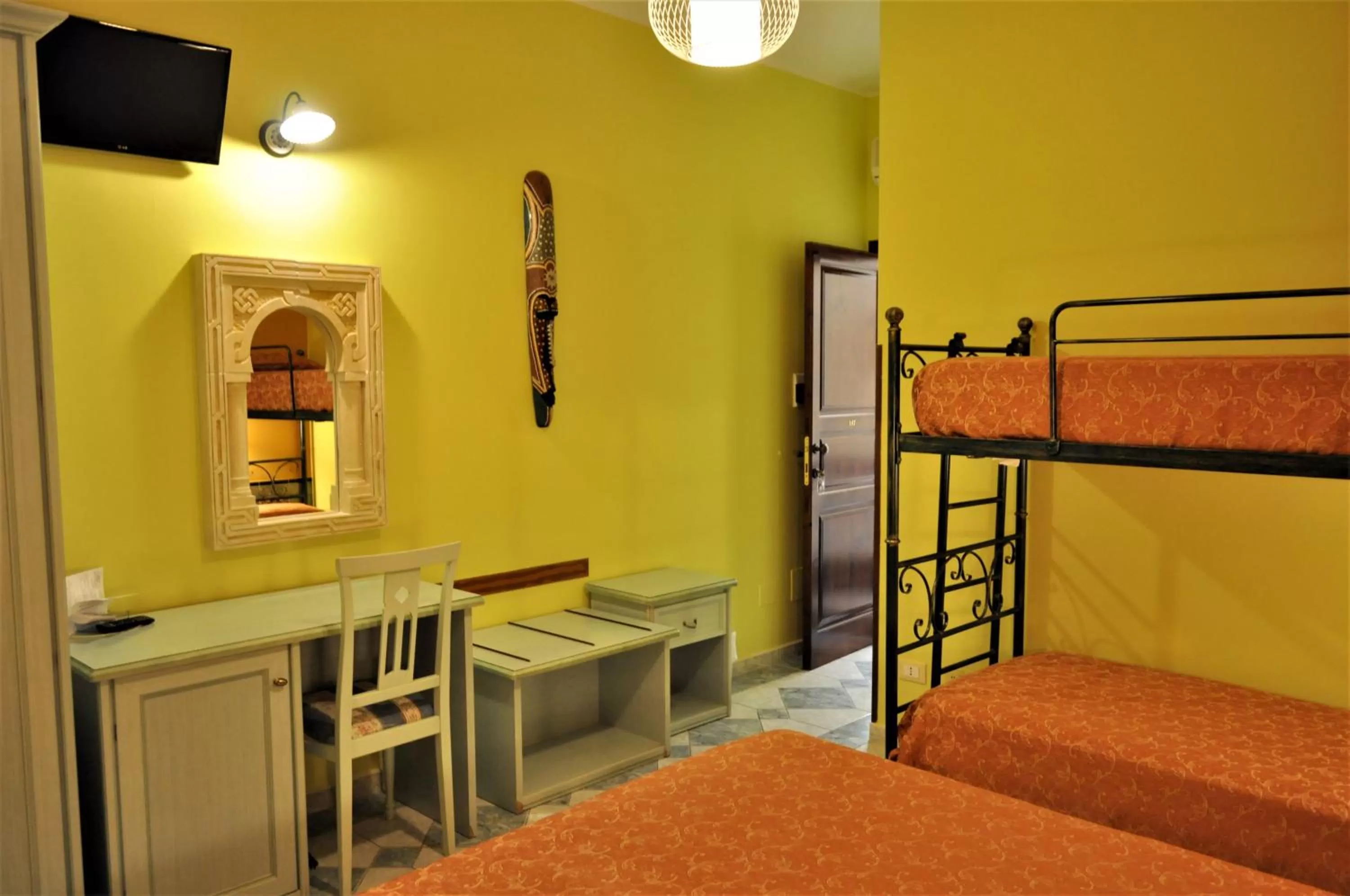 bunk bed, Bed in Al-Tair