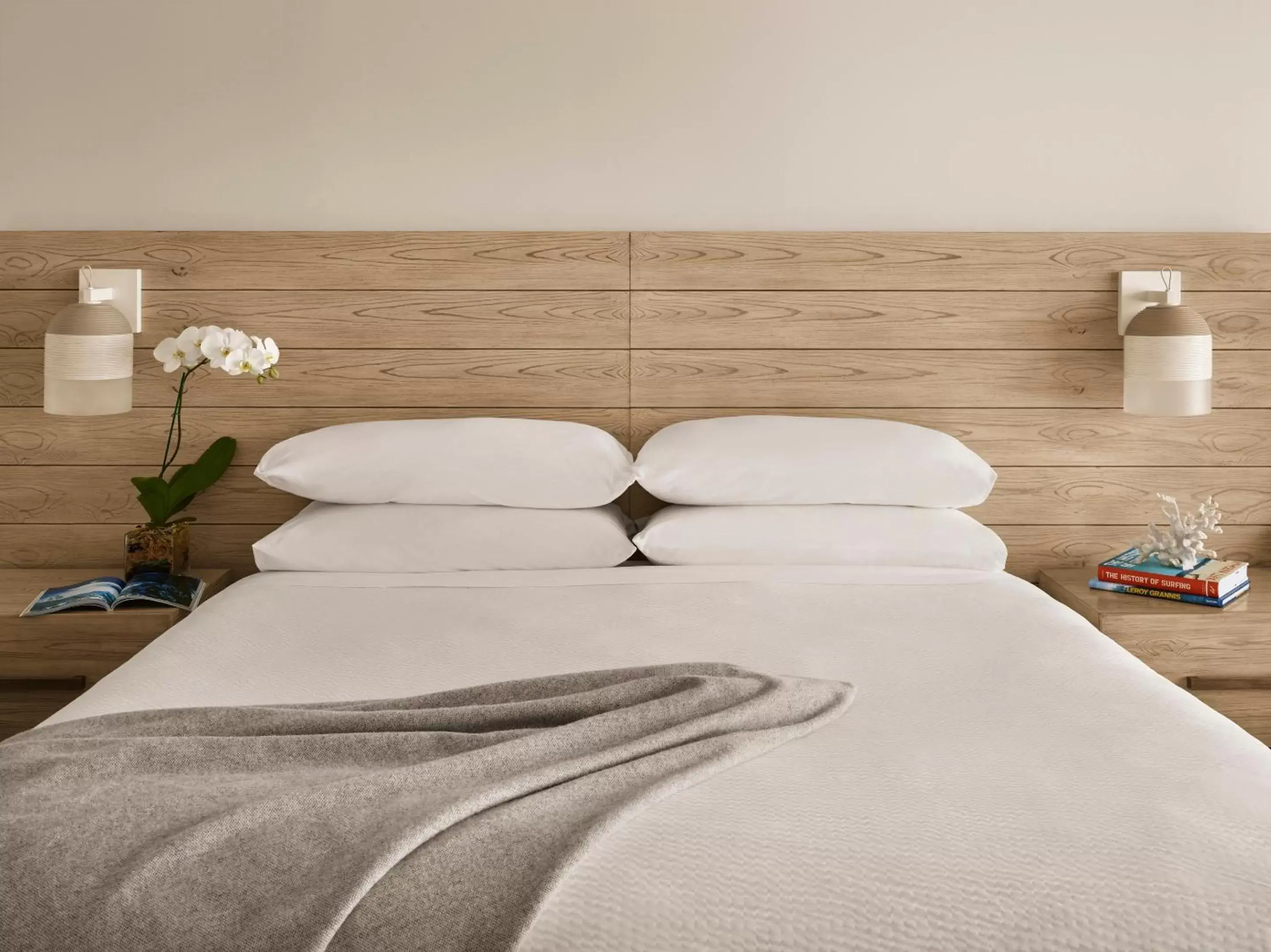 Standard King Room in 'Alohilani Resort Waikiki Beach Standard King Room in 'Alohilani Resort Waikiki Beach