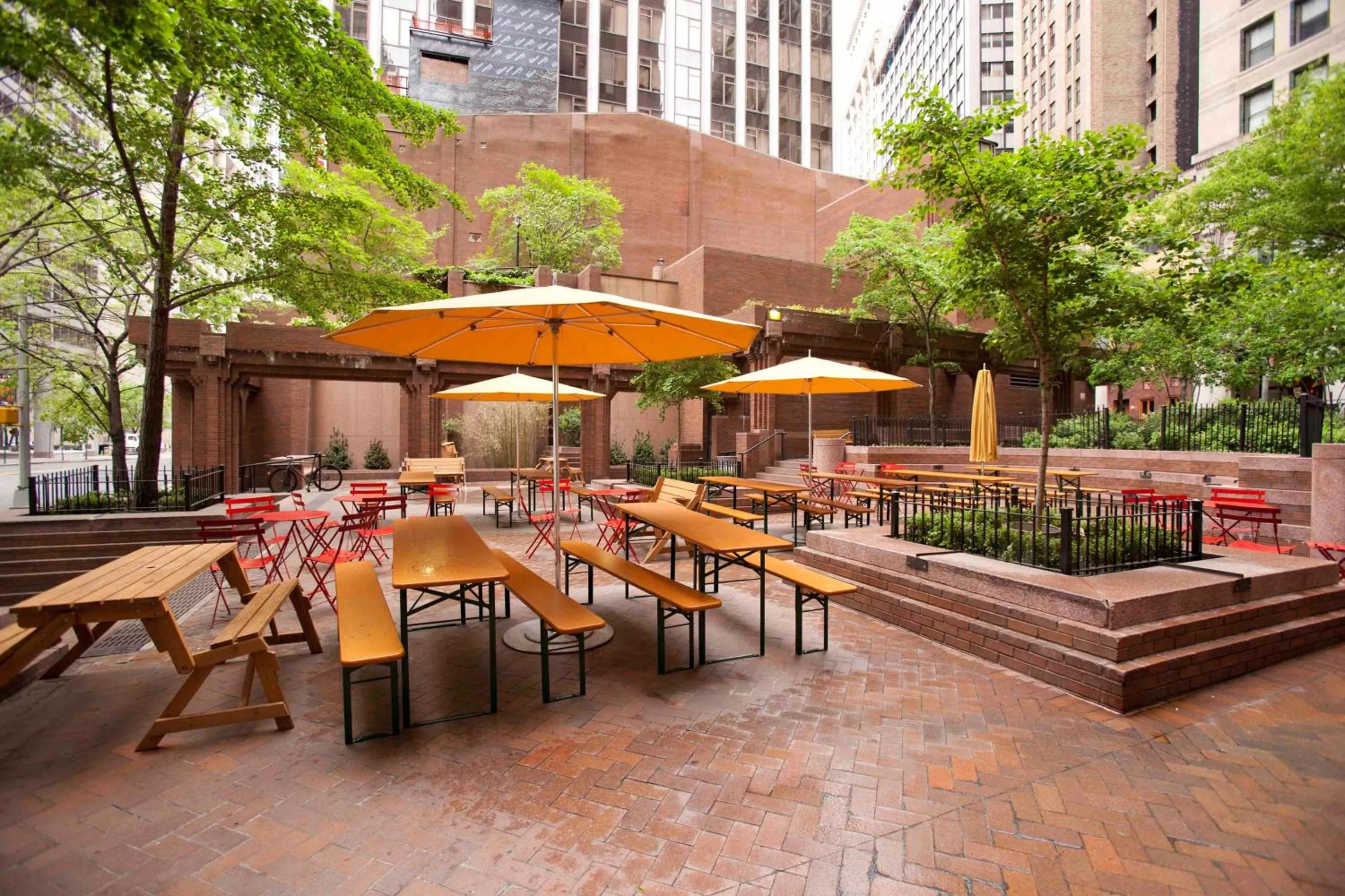 Lounge or bar in Hyatt Centric Wall Street New York