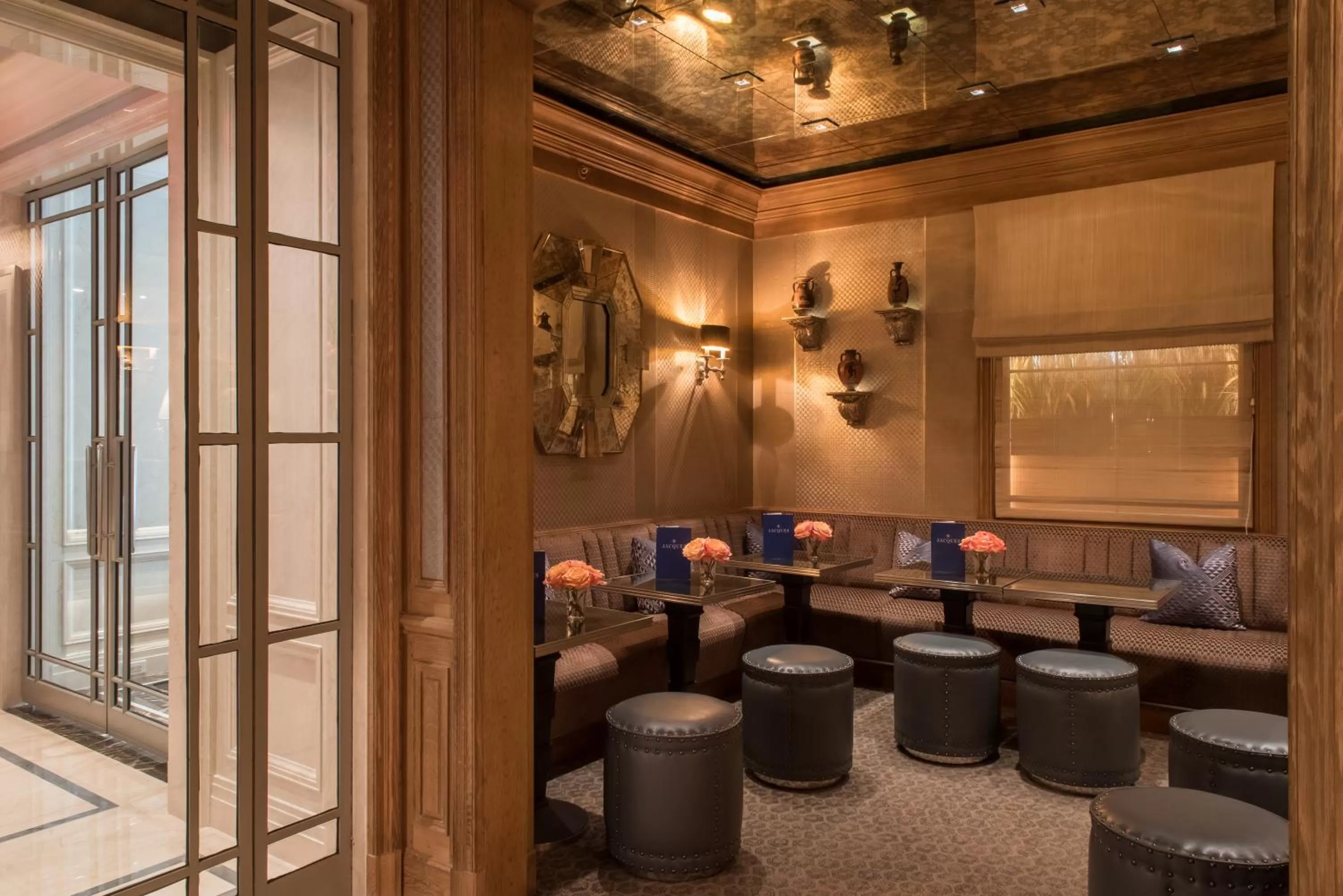 Restaurant/places to eat in Lowell Hotel