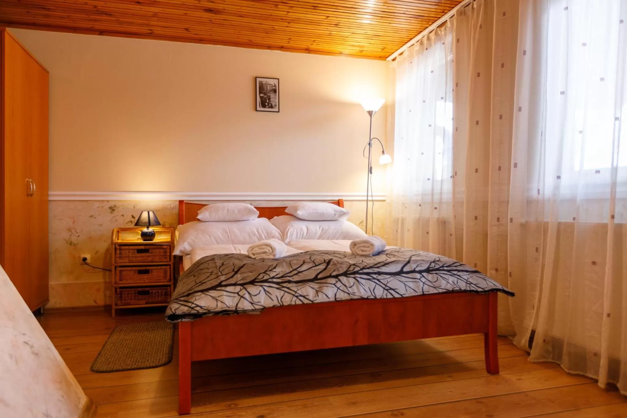 Bedroom, Bed in Central Panzió Gyula