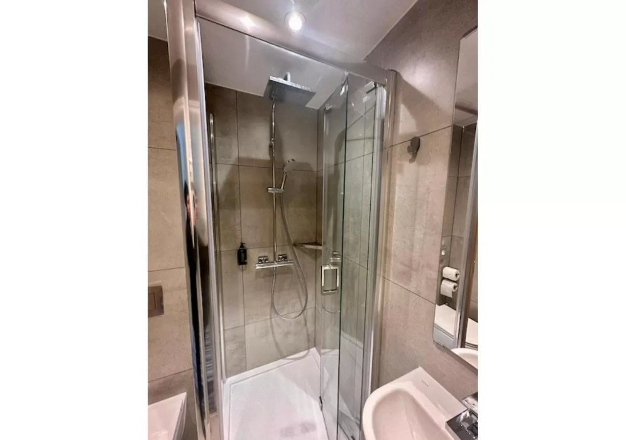 Bathroom in Maiden Oval