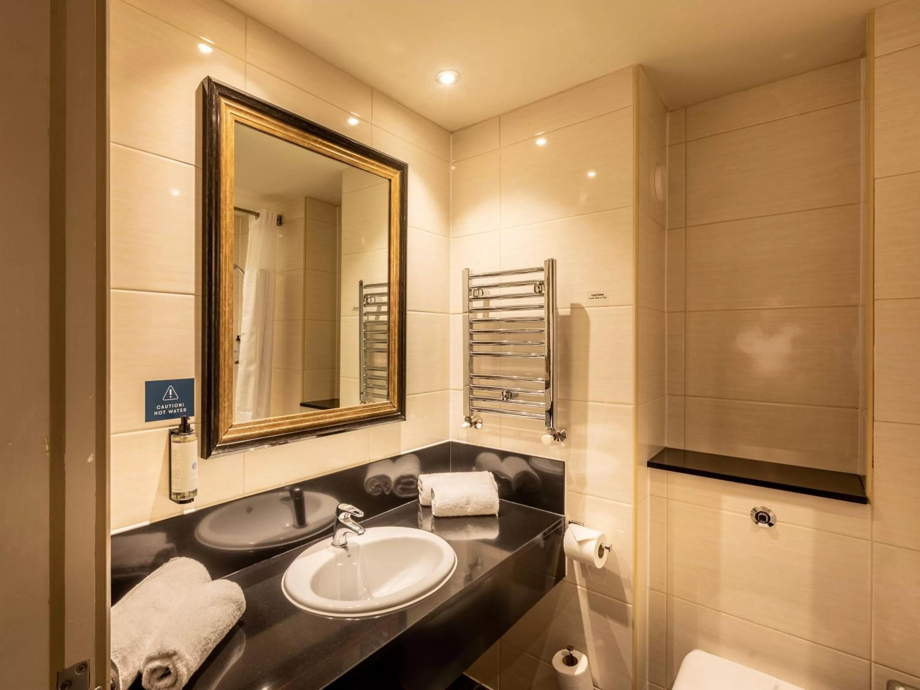 Bathroom in Gloucester Robinswood Hotel, BW Signature Collection