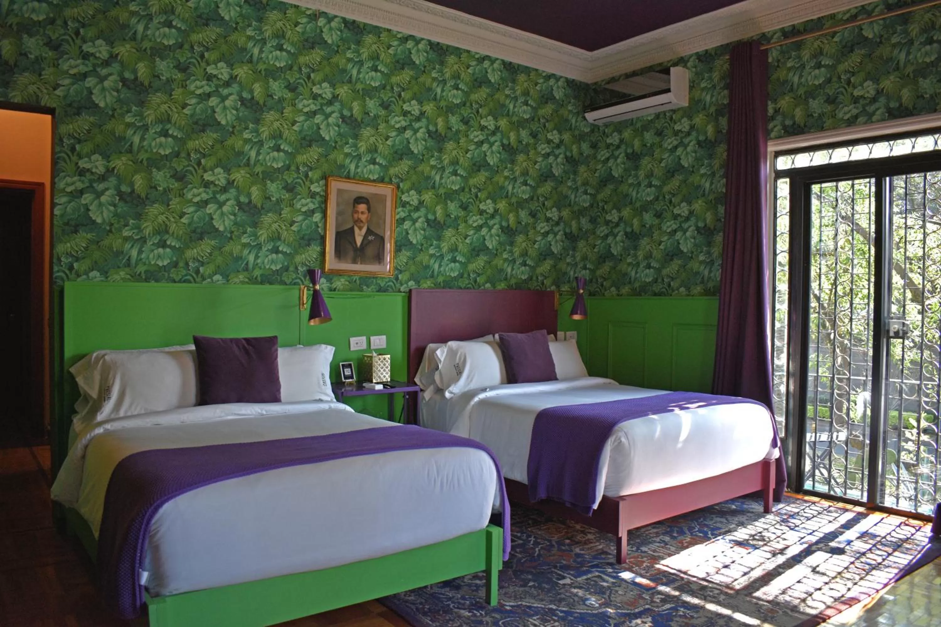 Family Suite with Balcony in Pug Seal Polanco Anatole France