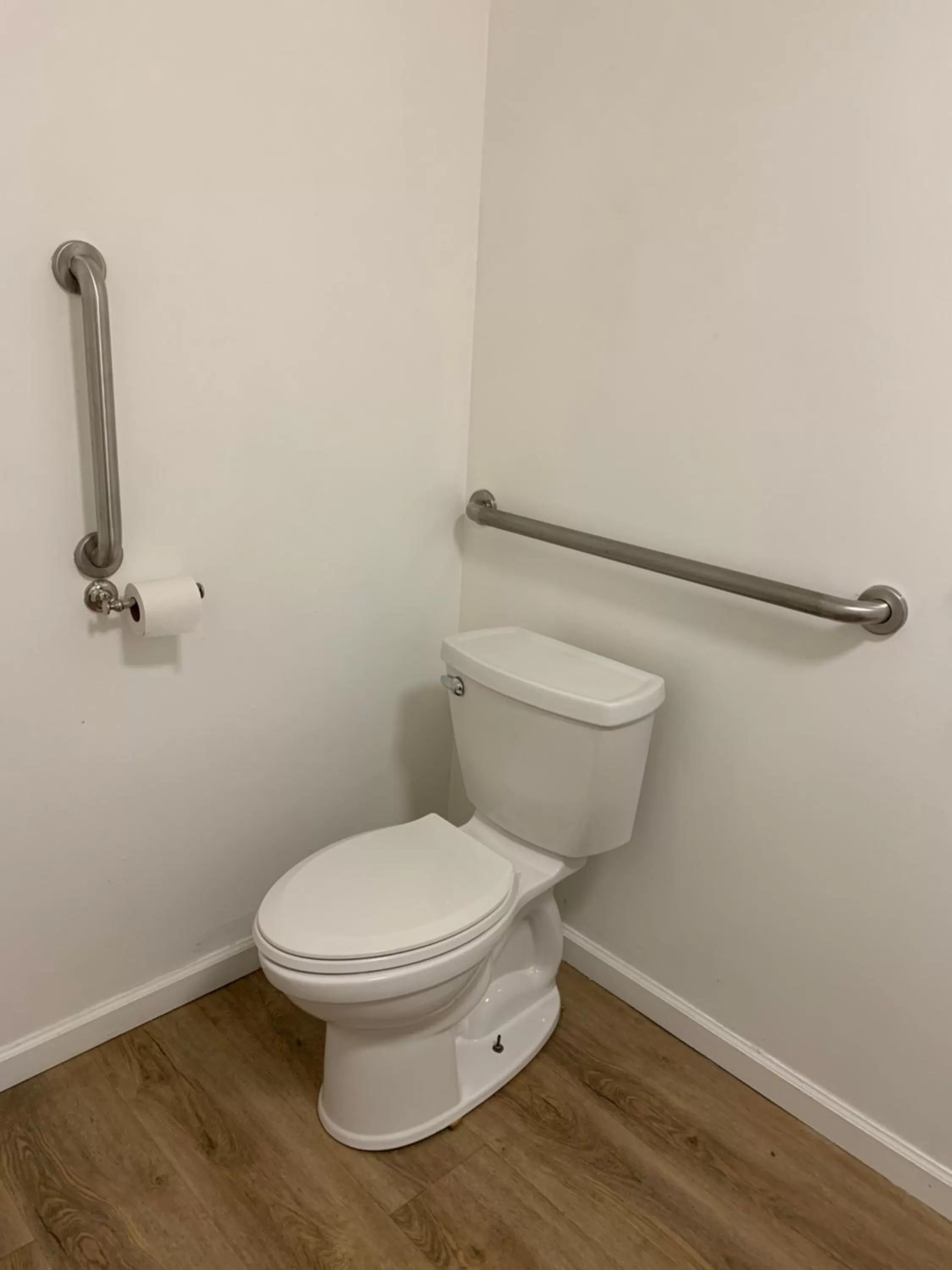 Bathroom in Lake Inn