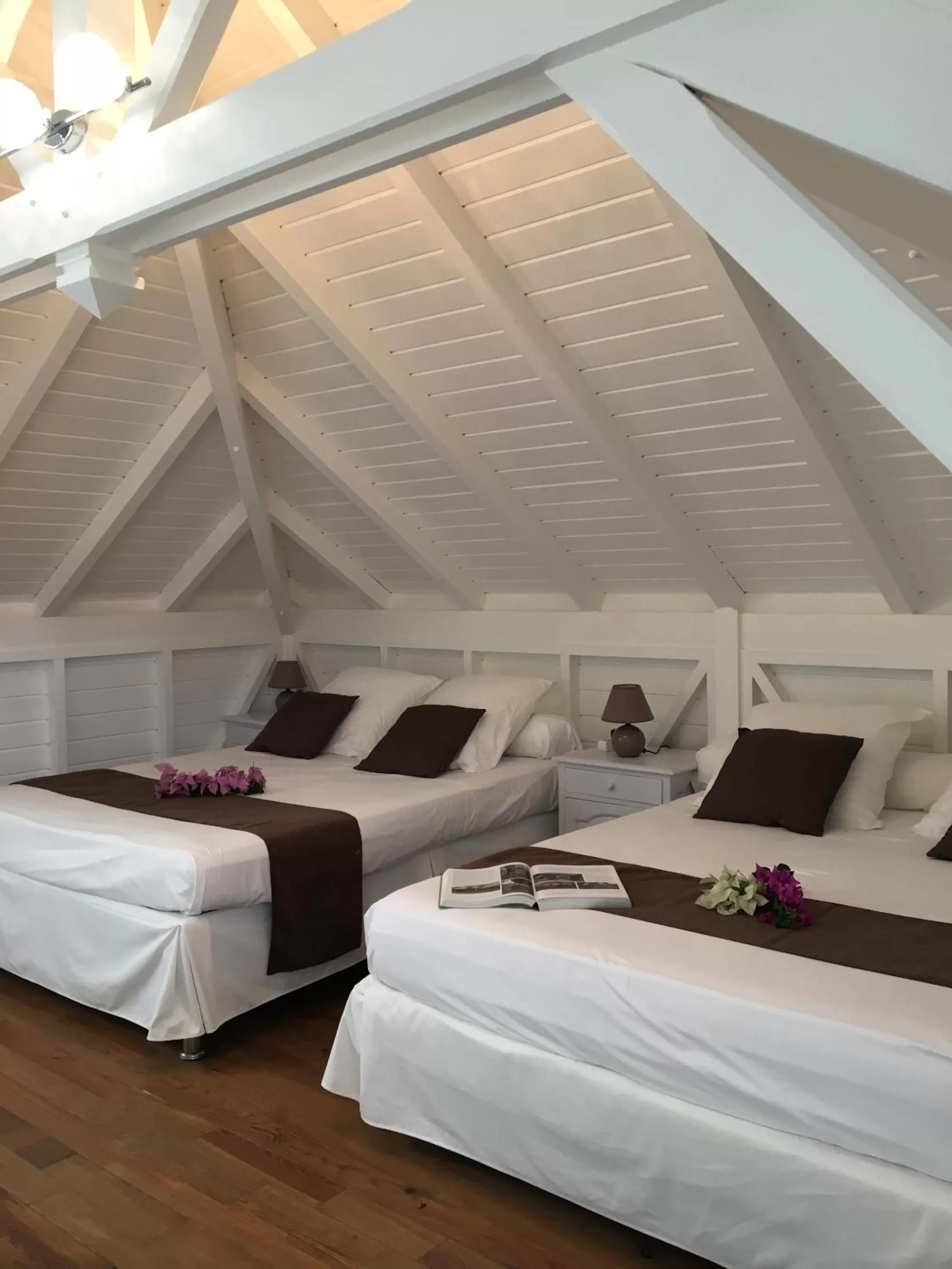 Bedroom, Bed in Chambres d'hôtes et villas chez Flo