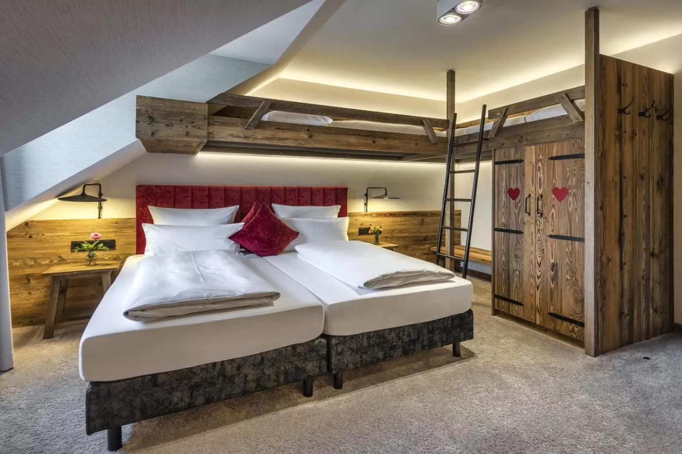 Bed in Hotel Schäfflerwirt