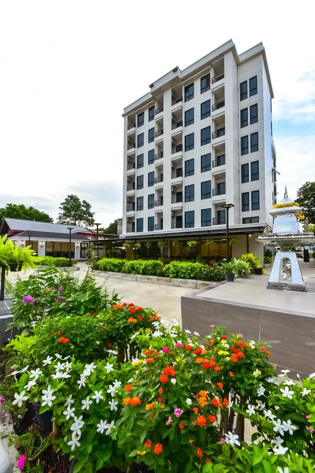 Property building in NORN Rimklong Bangkok Hotel