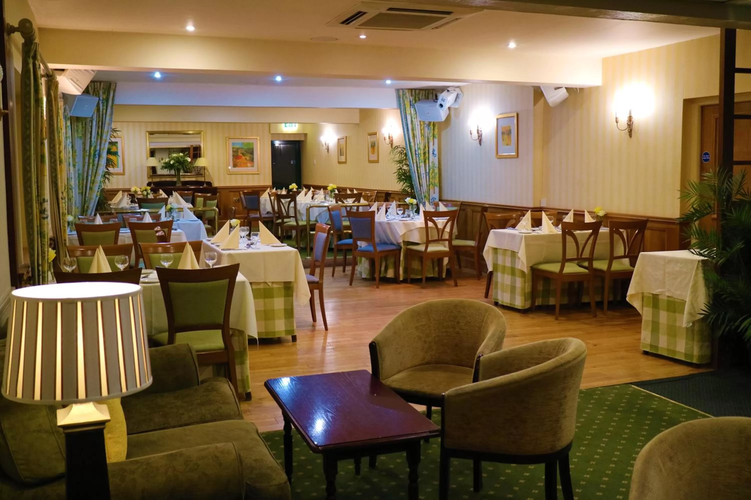 Restaurant/places to eat in Falcon Hotel