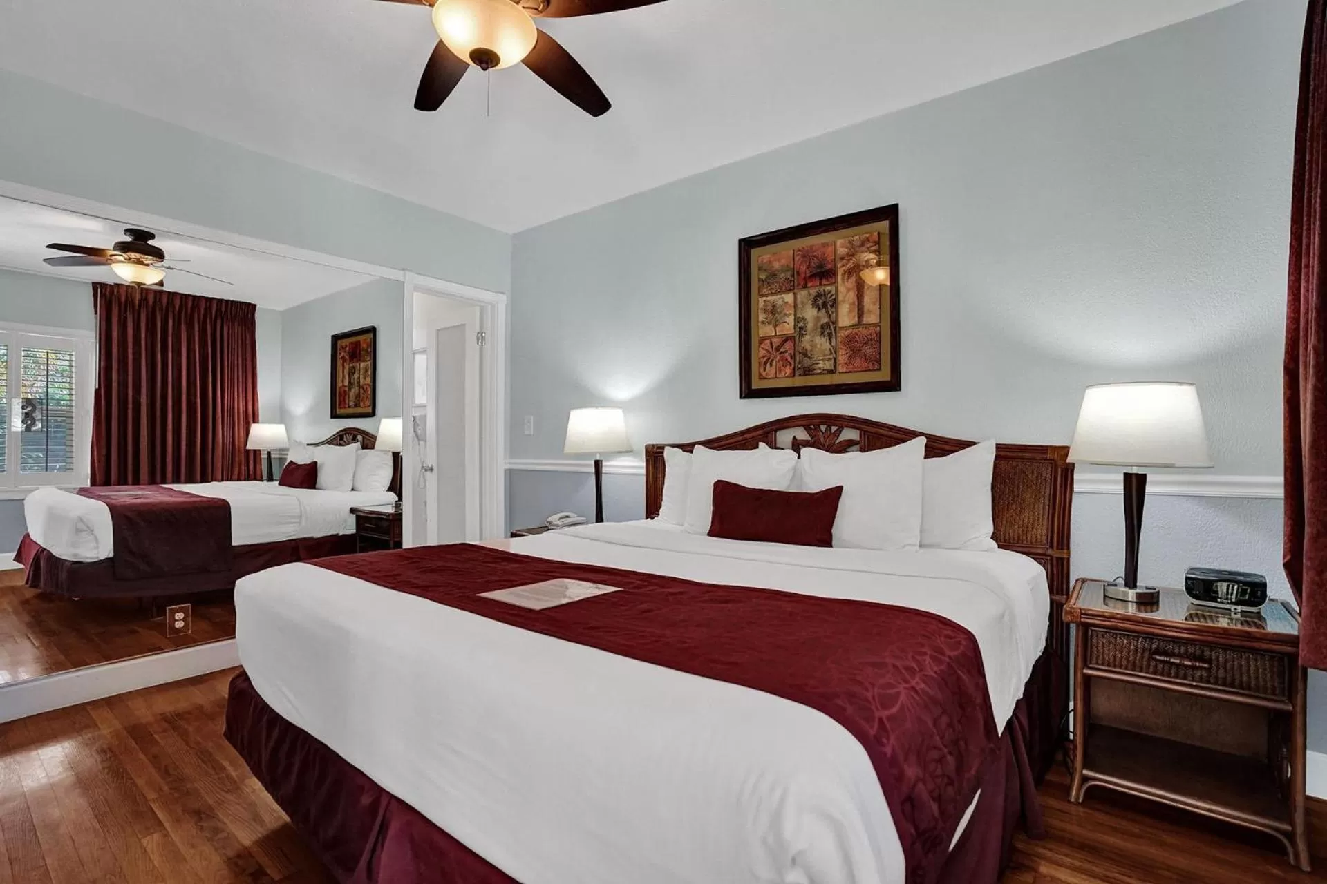 Bed in The Worthington Resorts - Clothing Optional - Men Only - Solo hombres