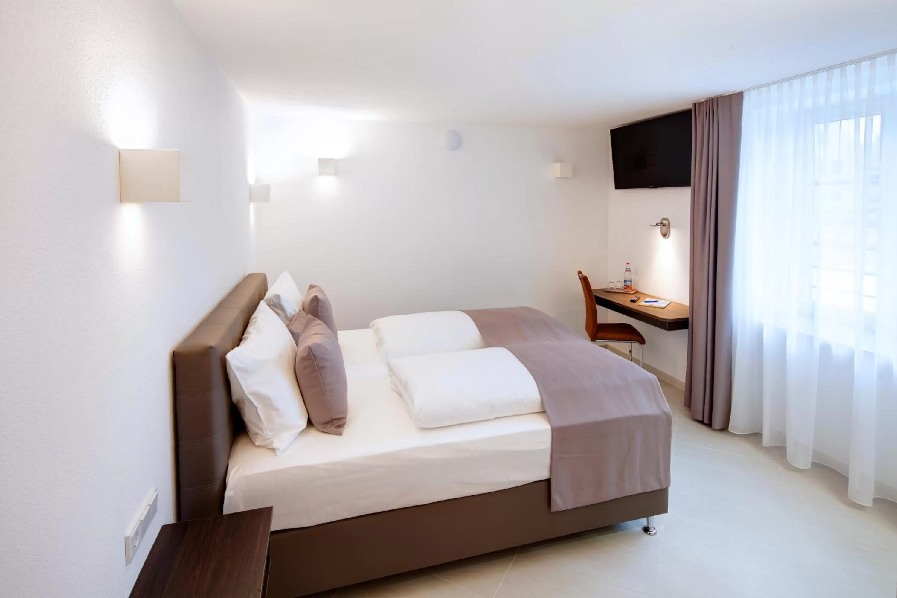 Photo of the whole room, Bed in Hotel Füssen