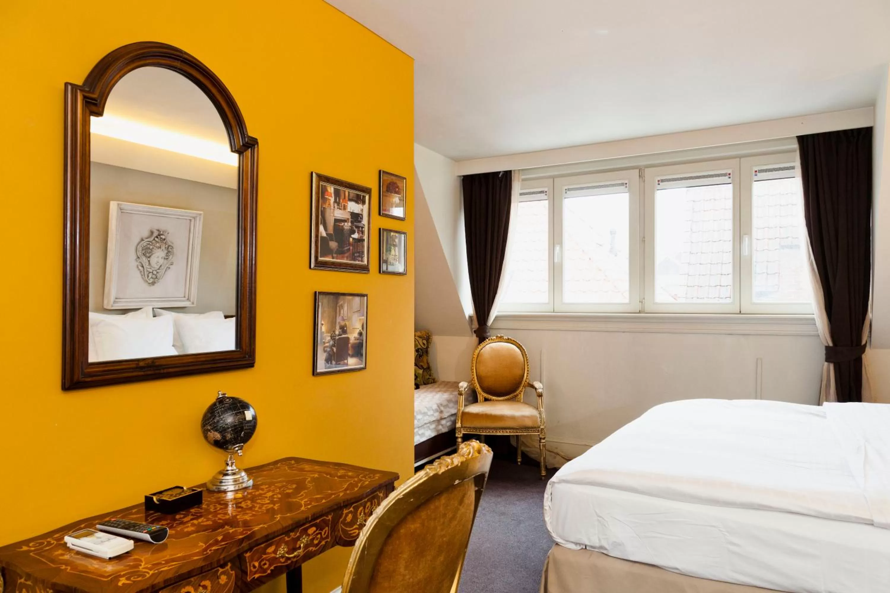 Day in Hotel Diamonds and Pearls