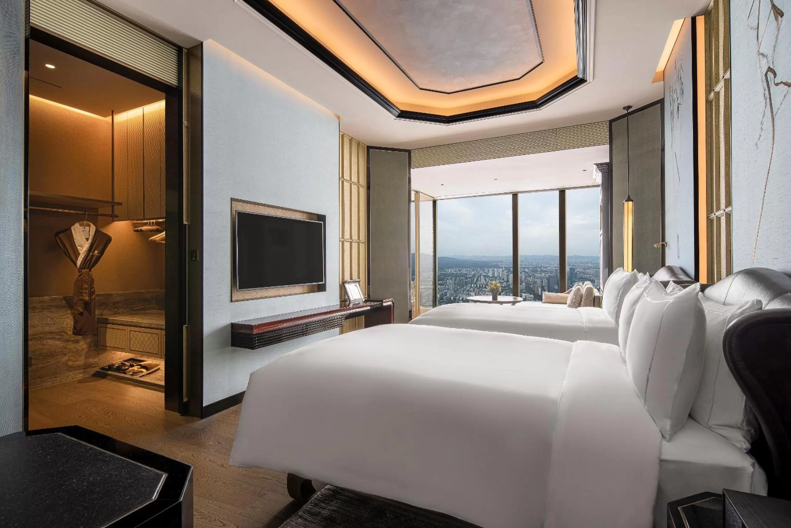 Photo of the whole room, Bed in The Ritz-Carlton, Nanjing