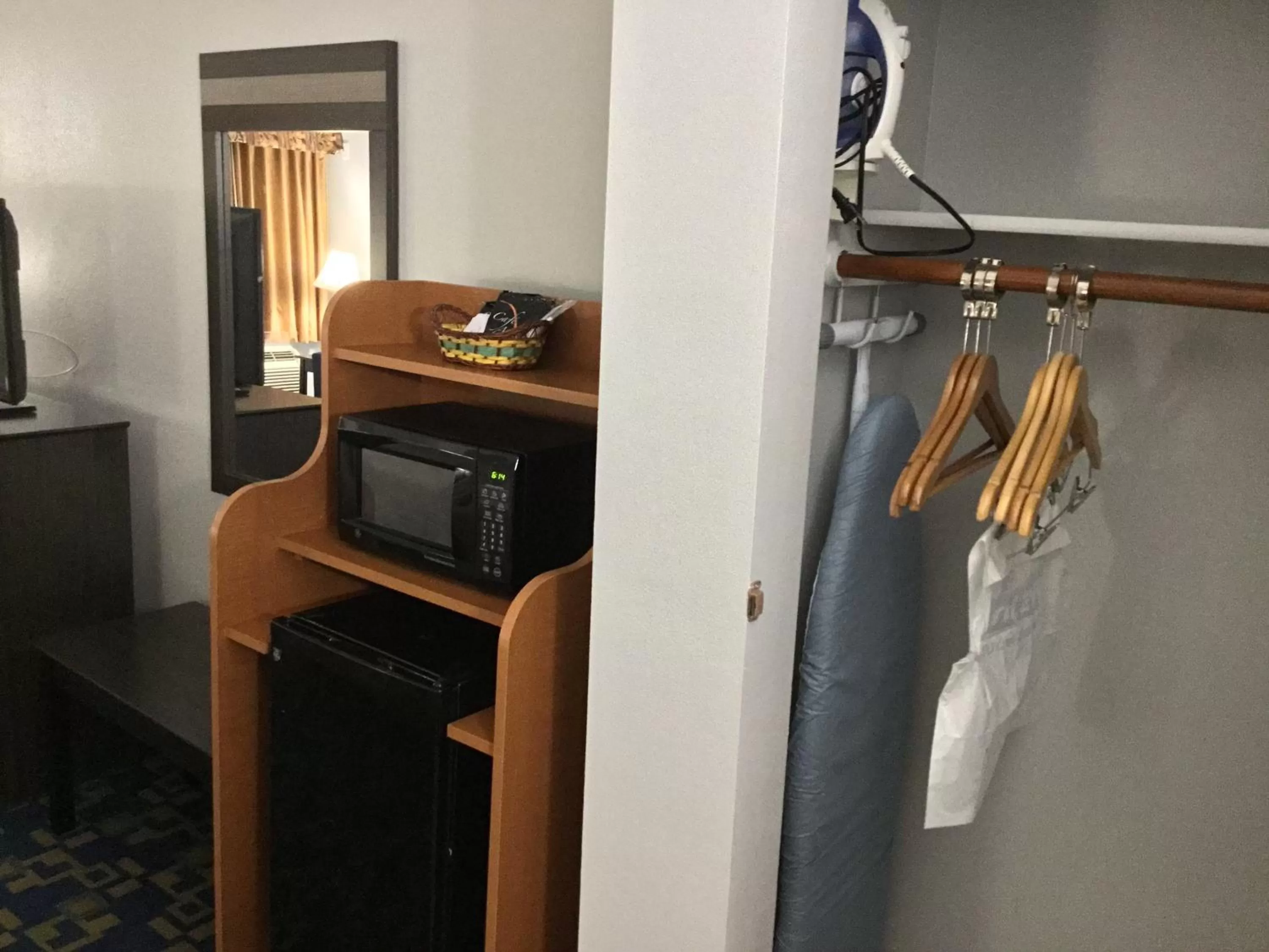 Coffee/tea facilities in Days Inn by Wyndham Robstown