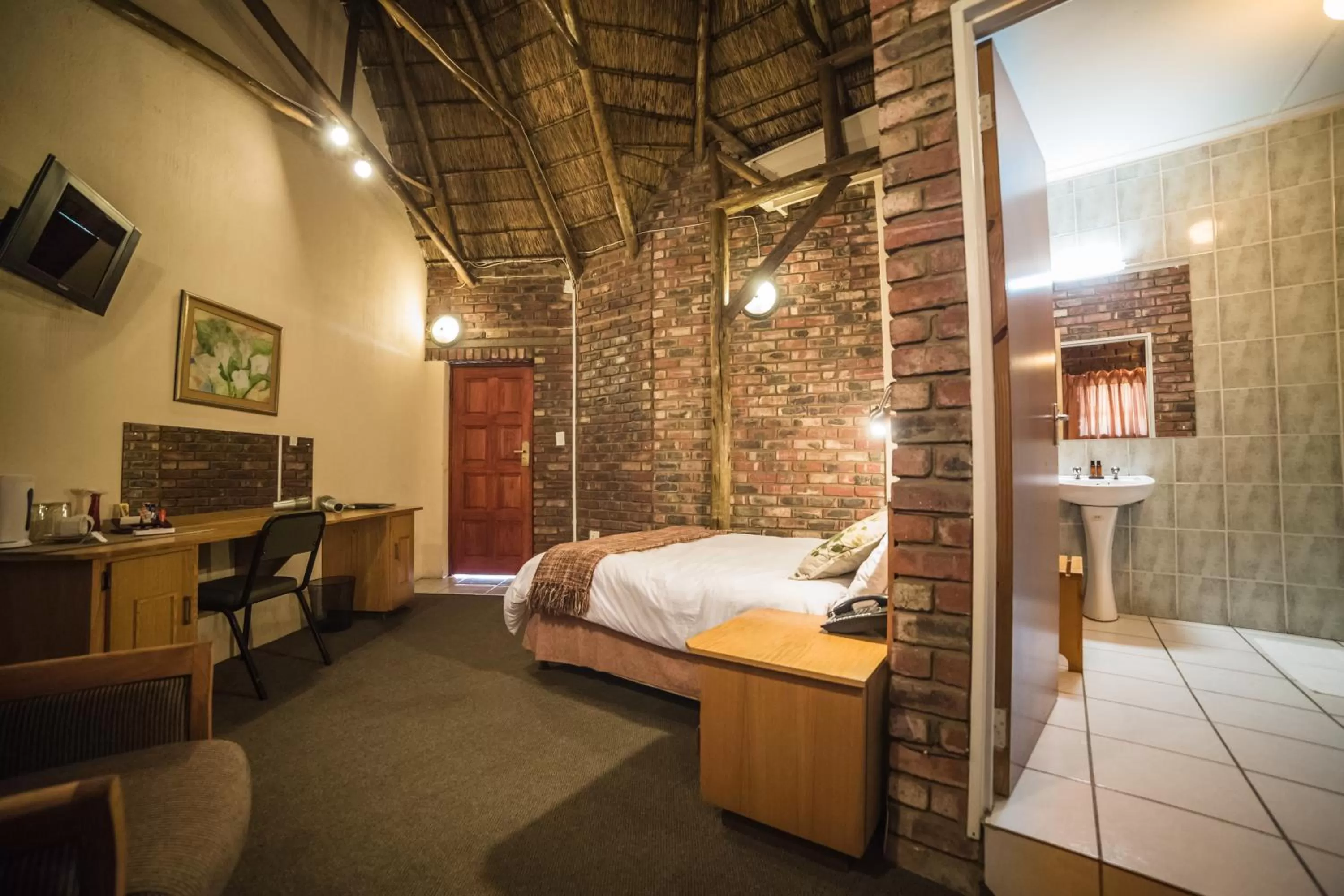 Photo of the whole room, Bed in Acacia Guesthouse Klerksdorp