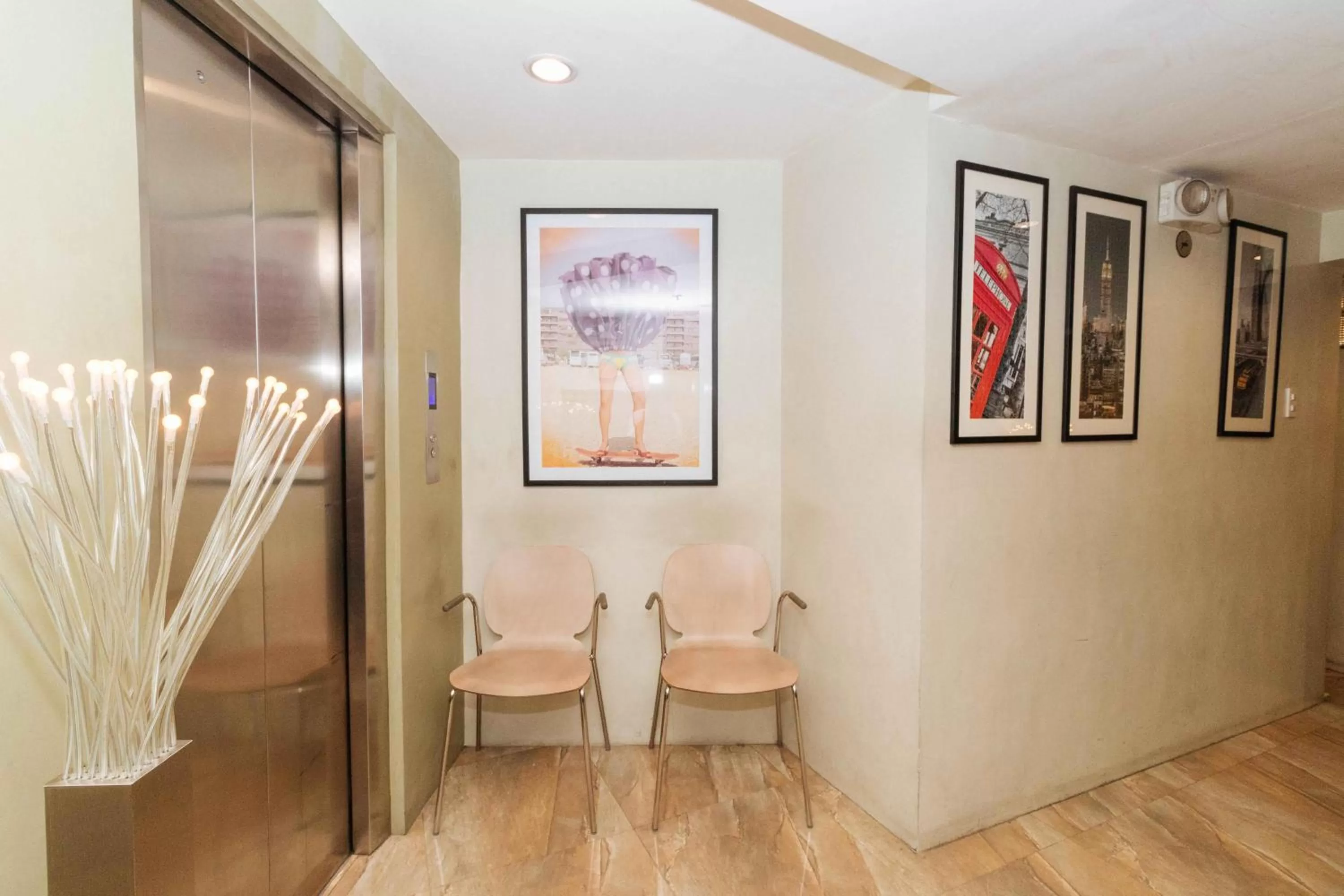 Lobby or reception in RedDoorz at Hotel Rosemarie