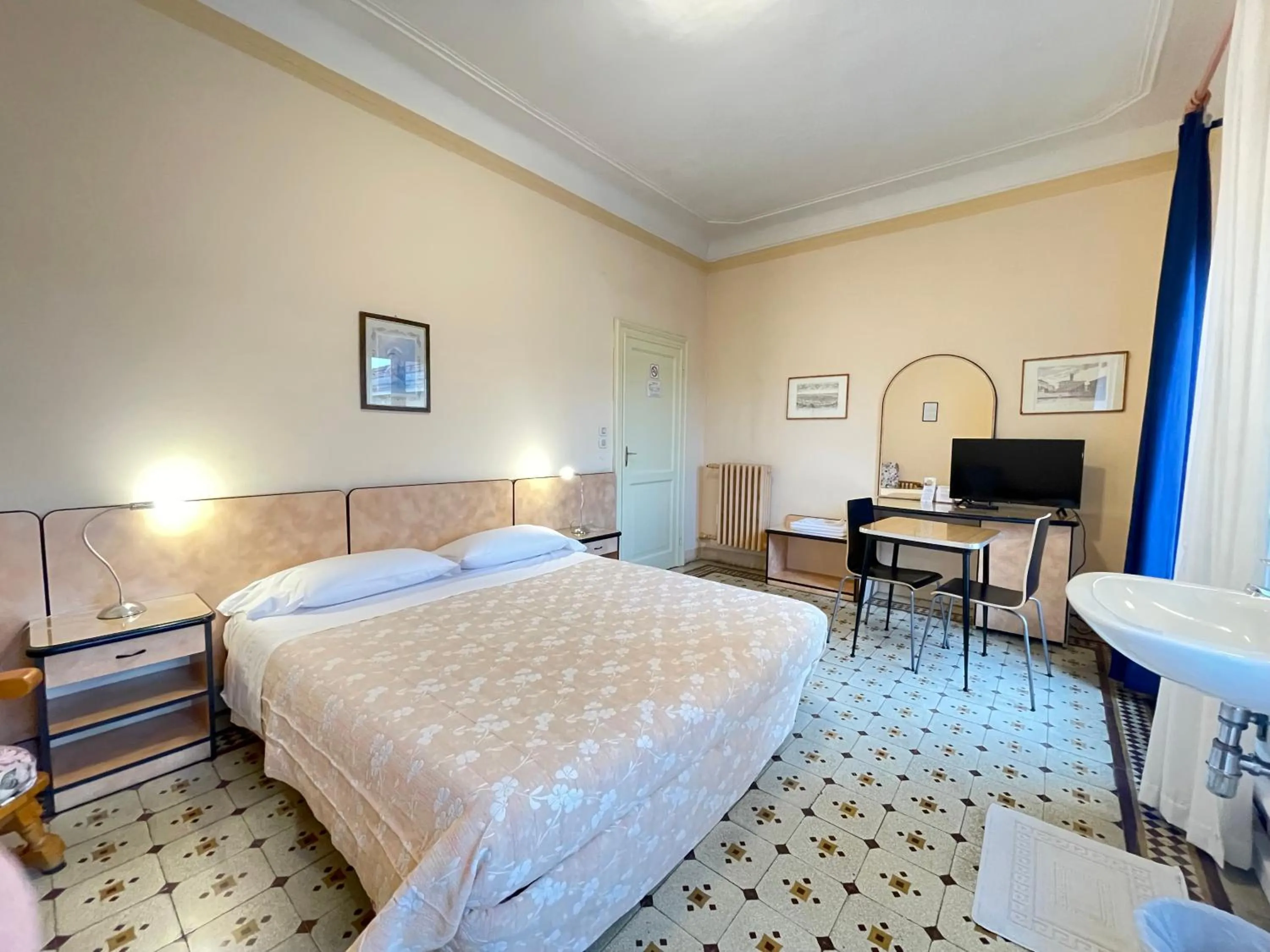 View (from property/room), Bed in Hotel Panorama Bologna Centro