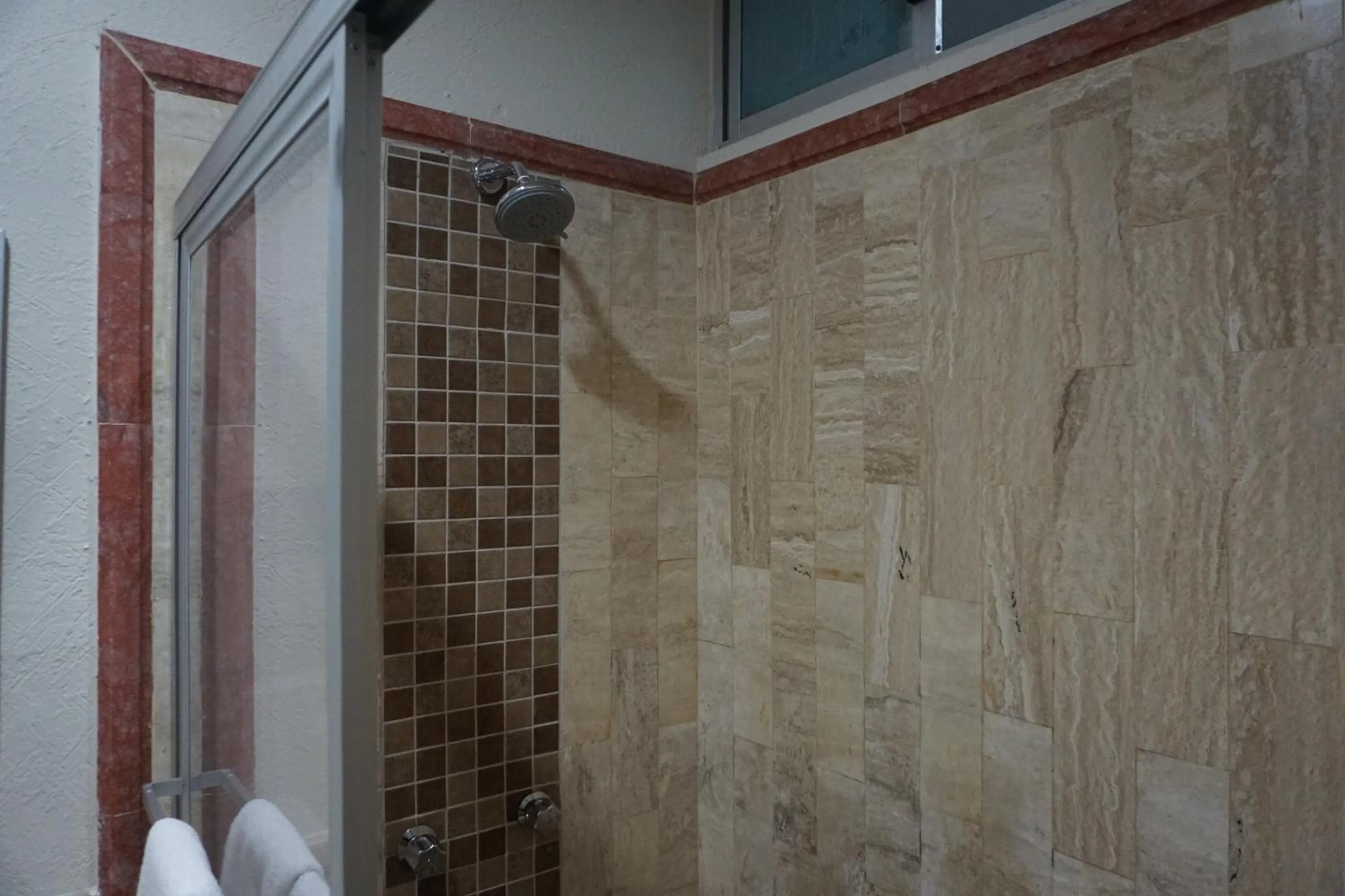 Shower in Hotel America Palacio