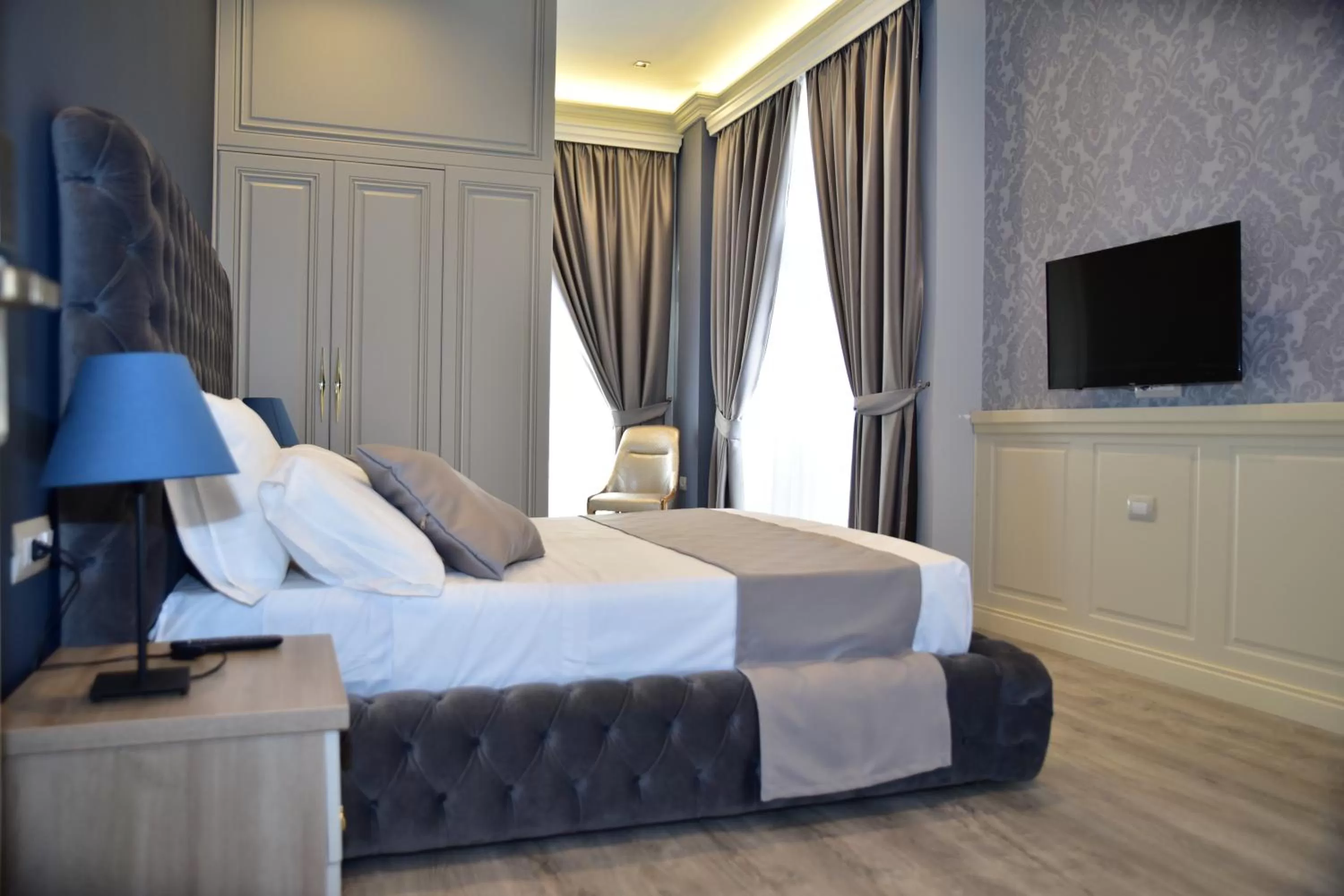 Photo of the whole room, Bed in The King Resort