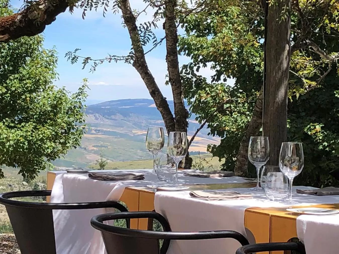 Restaurant/places to eat in Casa das Penhas Douradas - Burel Expedition Hotel