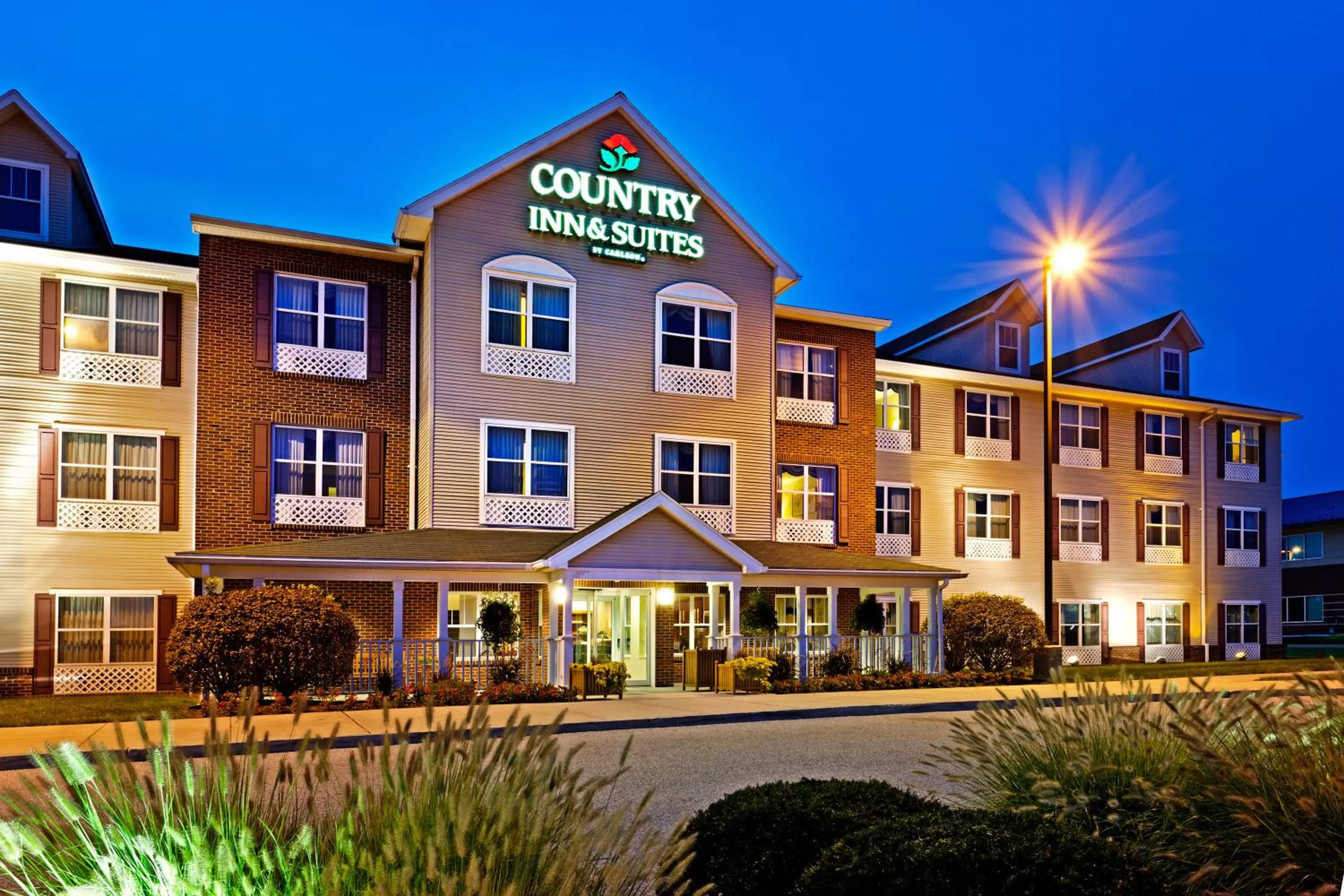 Facade/entrance in Country Inn & Suites by Radisson, York, PA