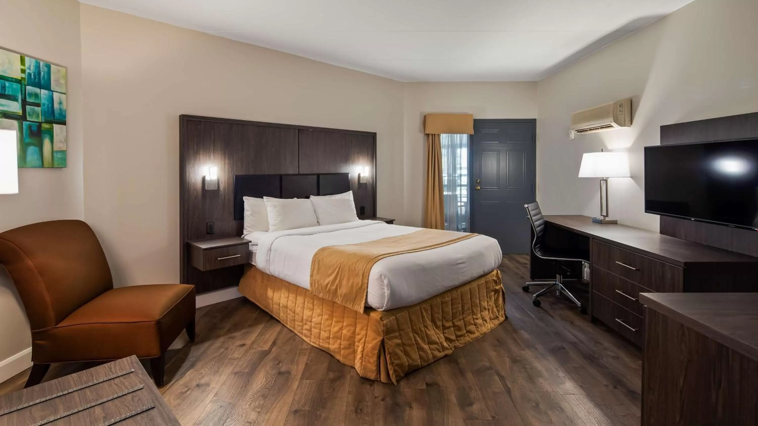 Queen Room - Non-Smoking in Best Western Laval-Montreal & Conference Centre