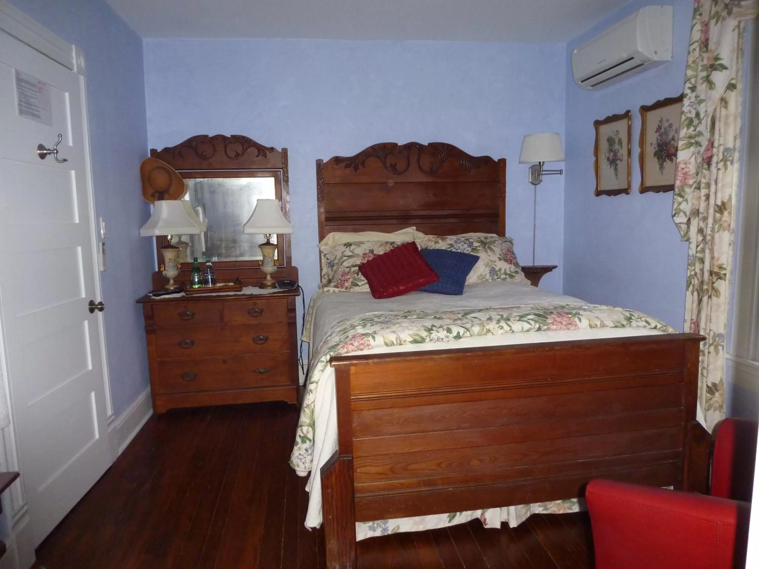 Bed in Back INN Time B&B