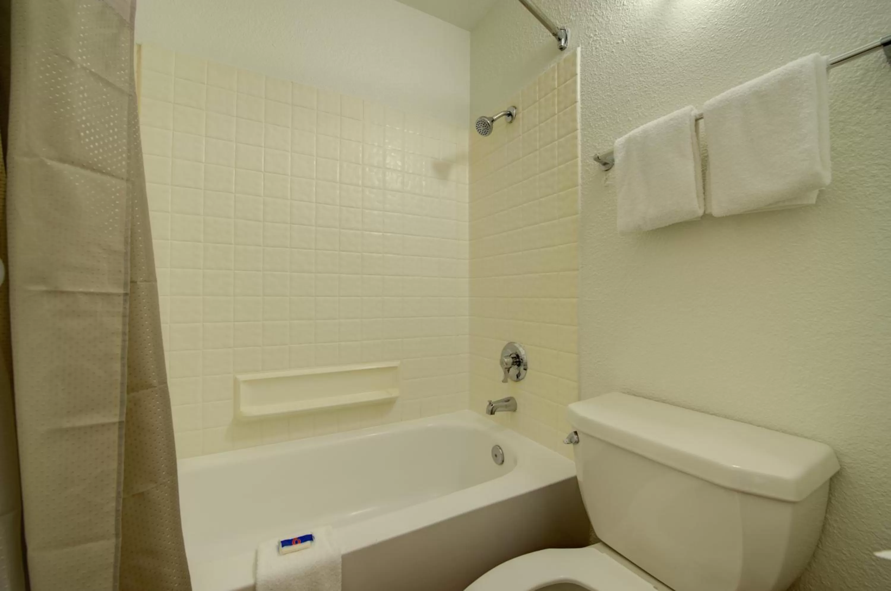 Bathroom in Motel 6-Seattle, WA - Airport