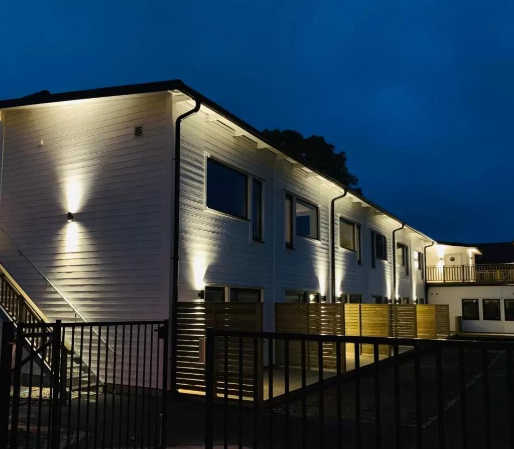 Property building in Easy Livin' Apartment Hotel