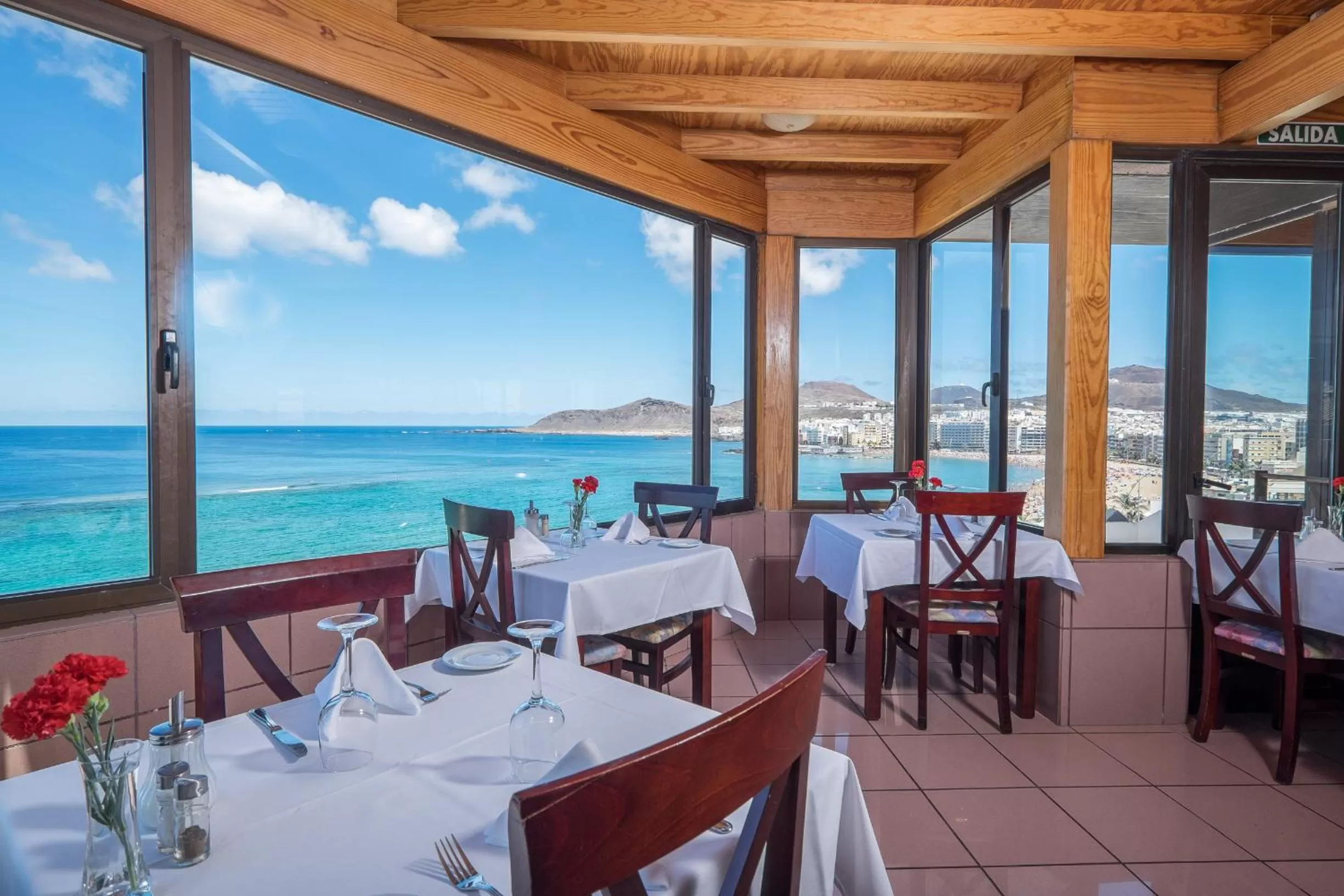 Restaurant/places to eat in Hotel Concorde