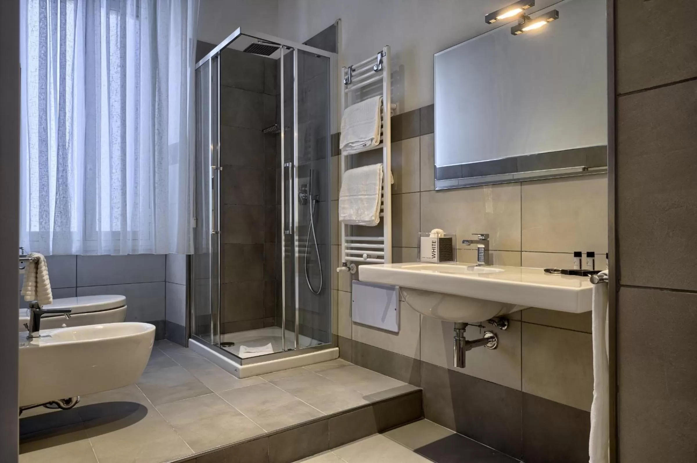 Bathroom in Star Vatican Rooms