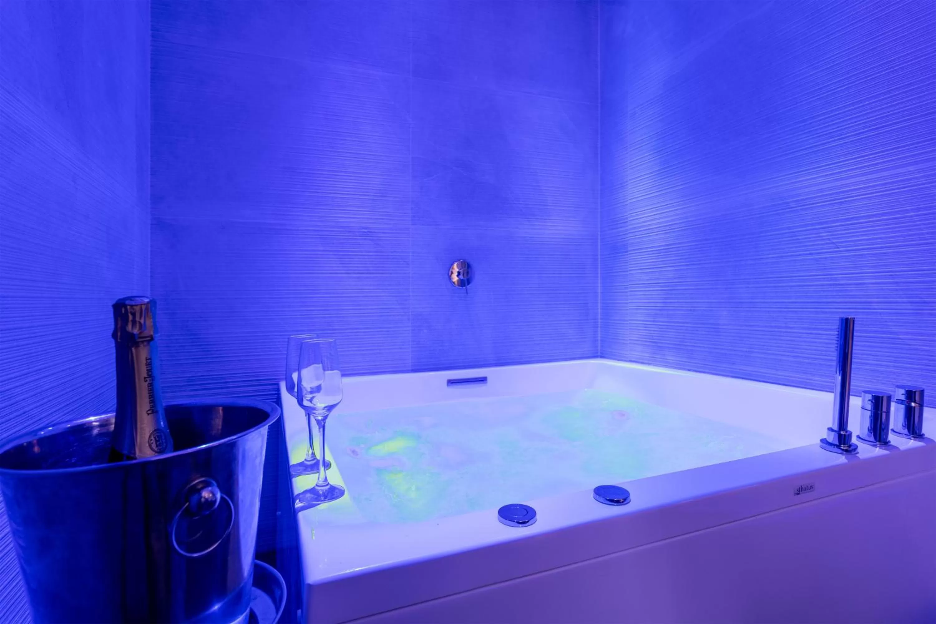 Hot Tub in Quinto Stabile Rooms&Suite