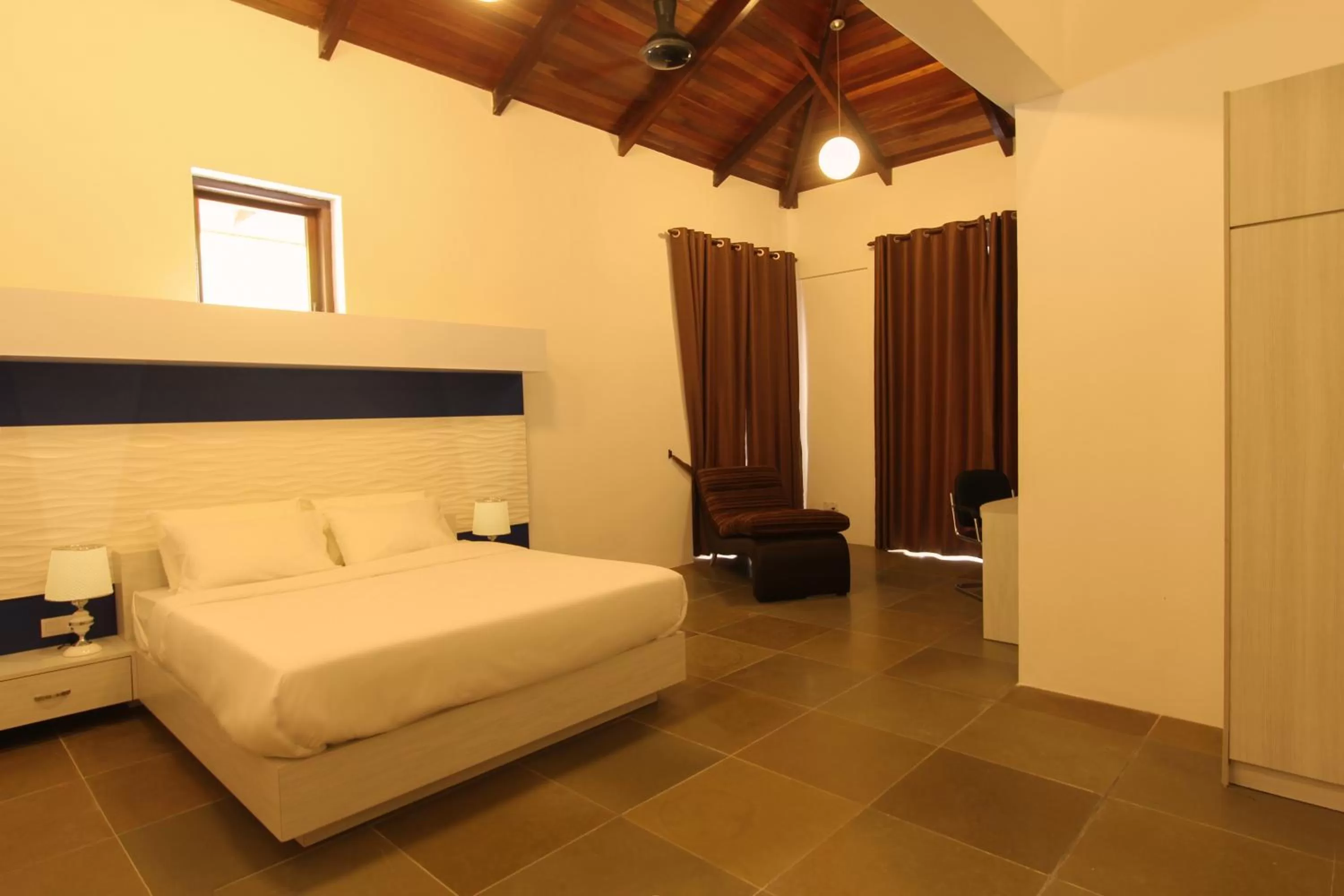 Photo of the whole room, Bed in Harmony Valley Retreat