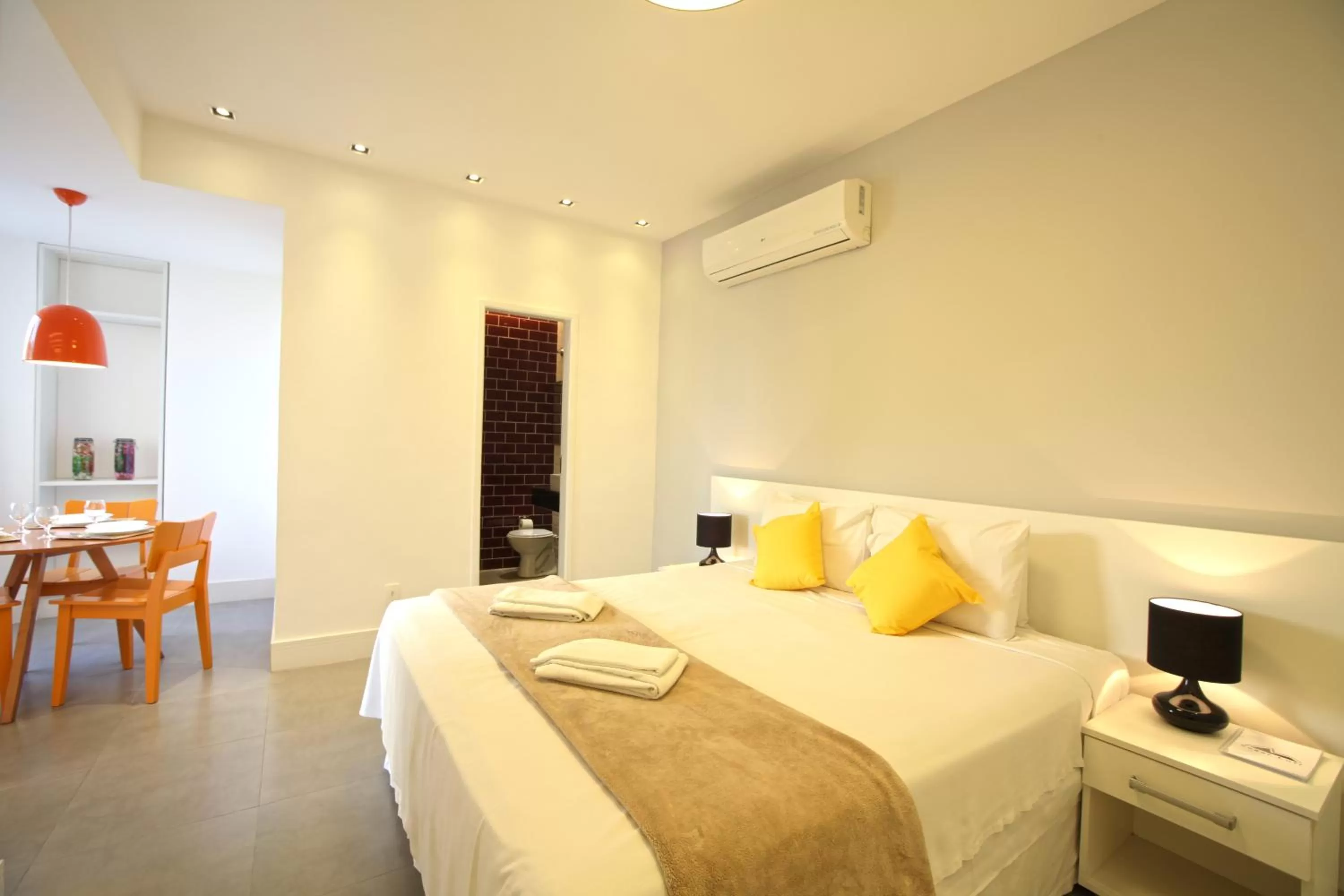 Bathroom, Bed in New Sugar Loft Apartments