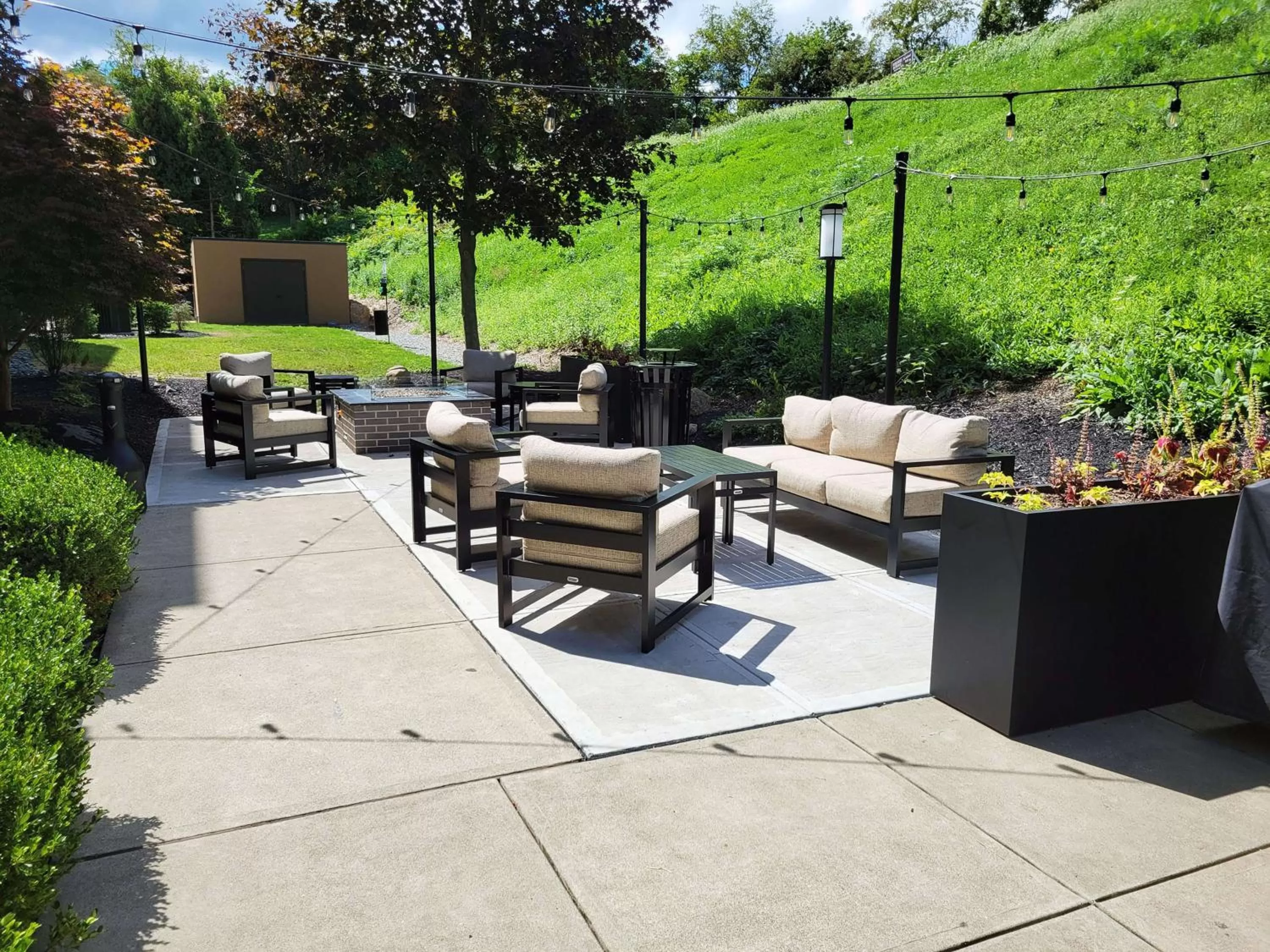 Patio in Hampton Inn Greensburg