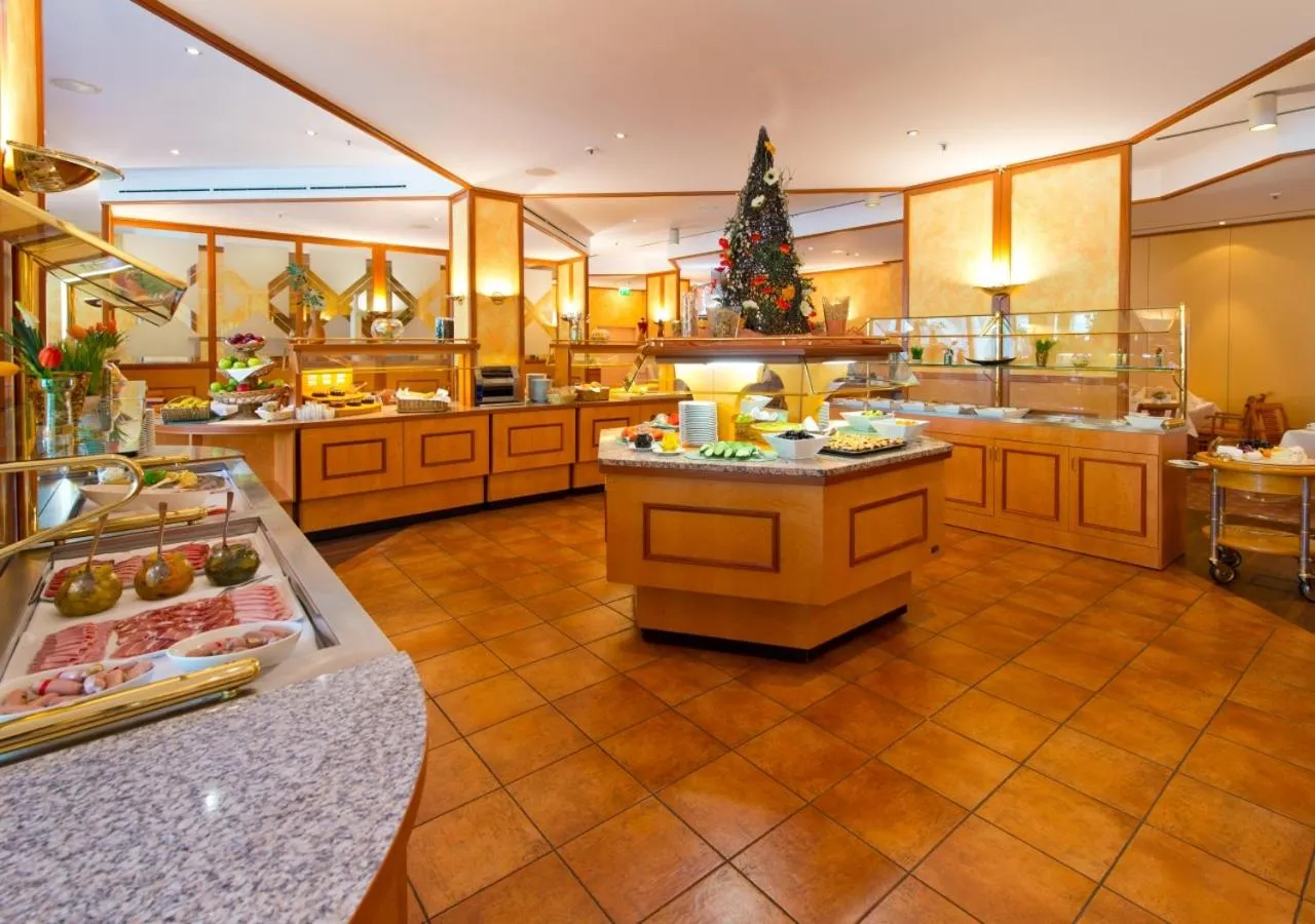 Restaurant/places to eat in Hotel Steglitz International