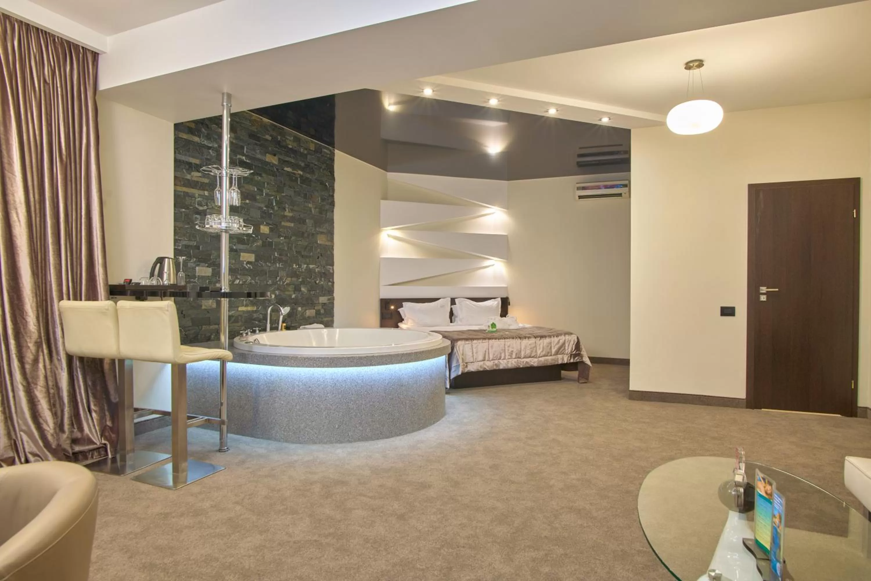 Suite in Hotel & Spa NEMO with dolphins